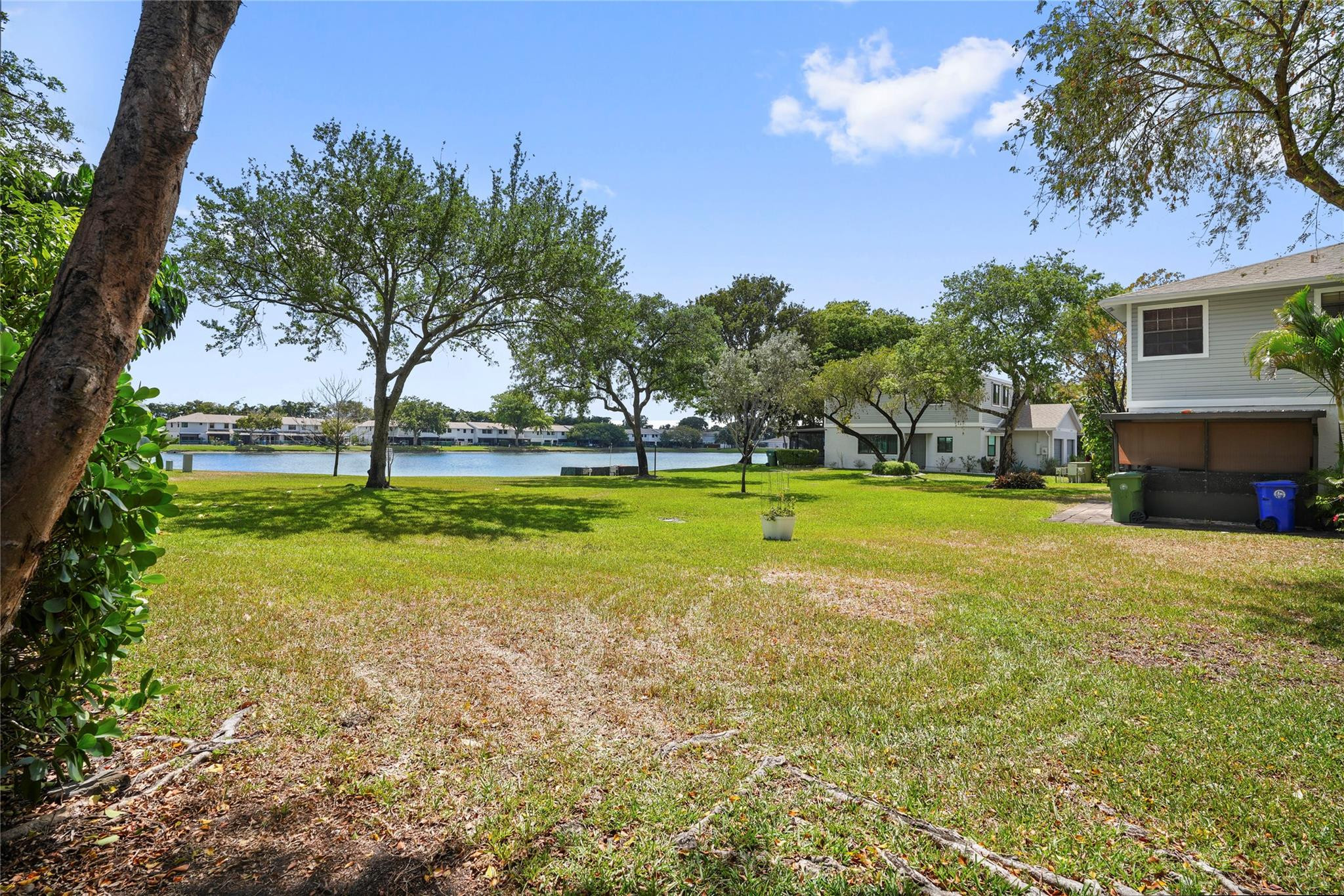 PEMBROKE POINTE SECTION T - Residential