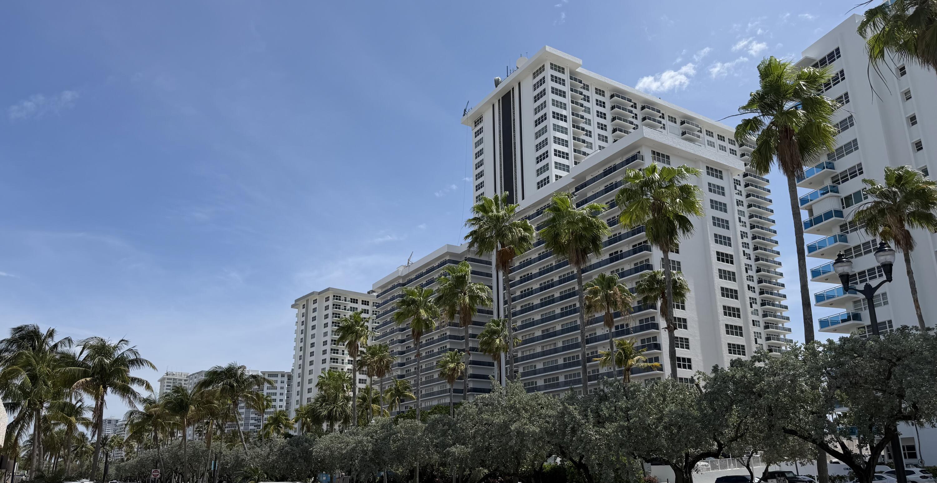 PLAYA DEL SOL CONDO - Residential
