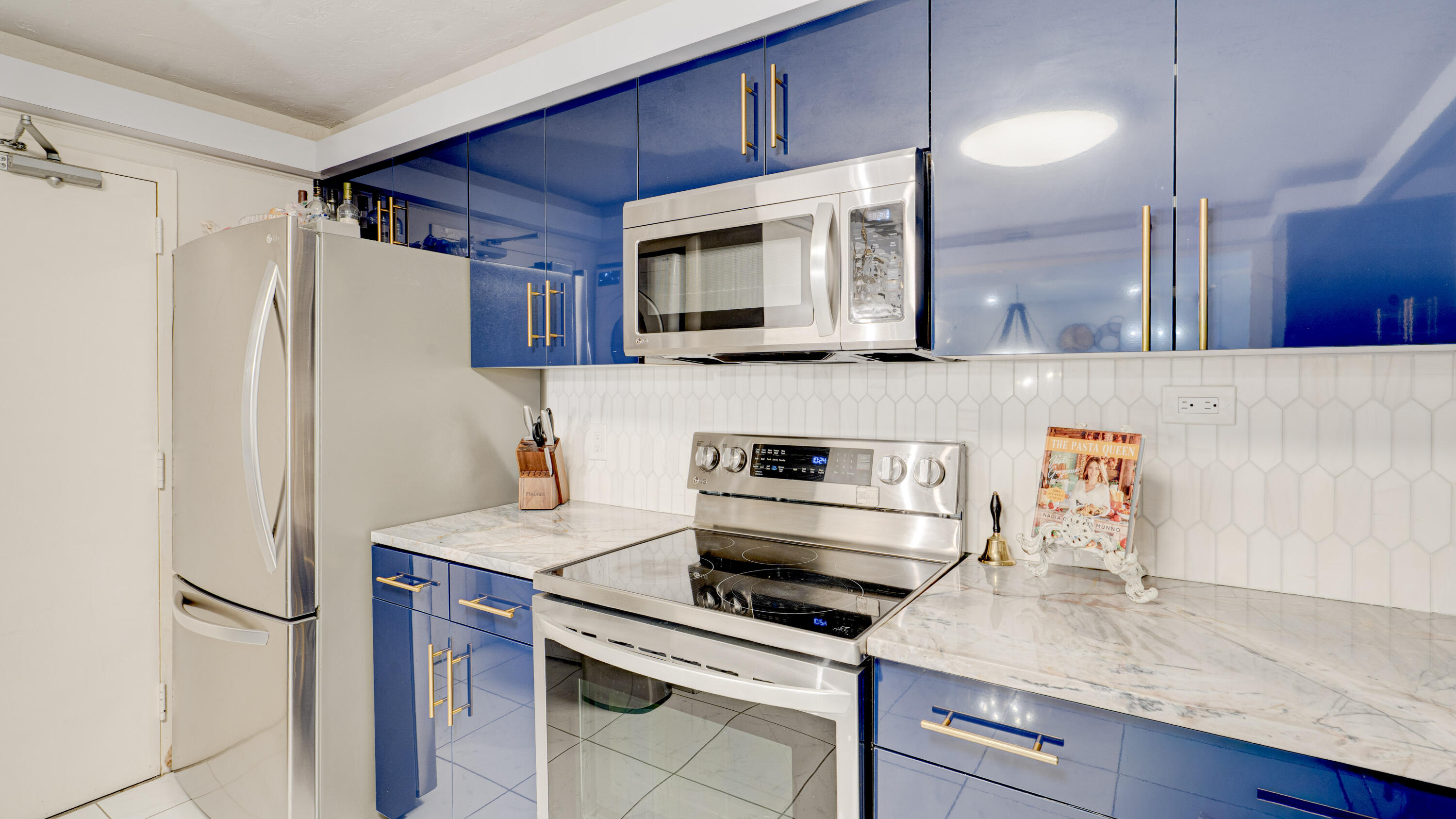 PLAYA DEL SOL CONDO - Residential