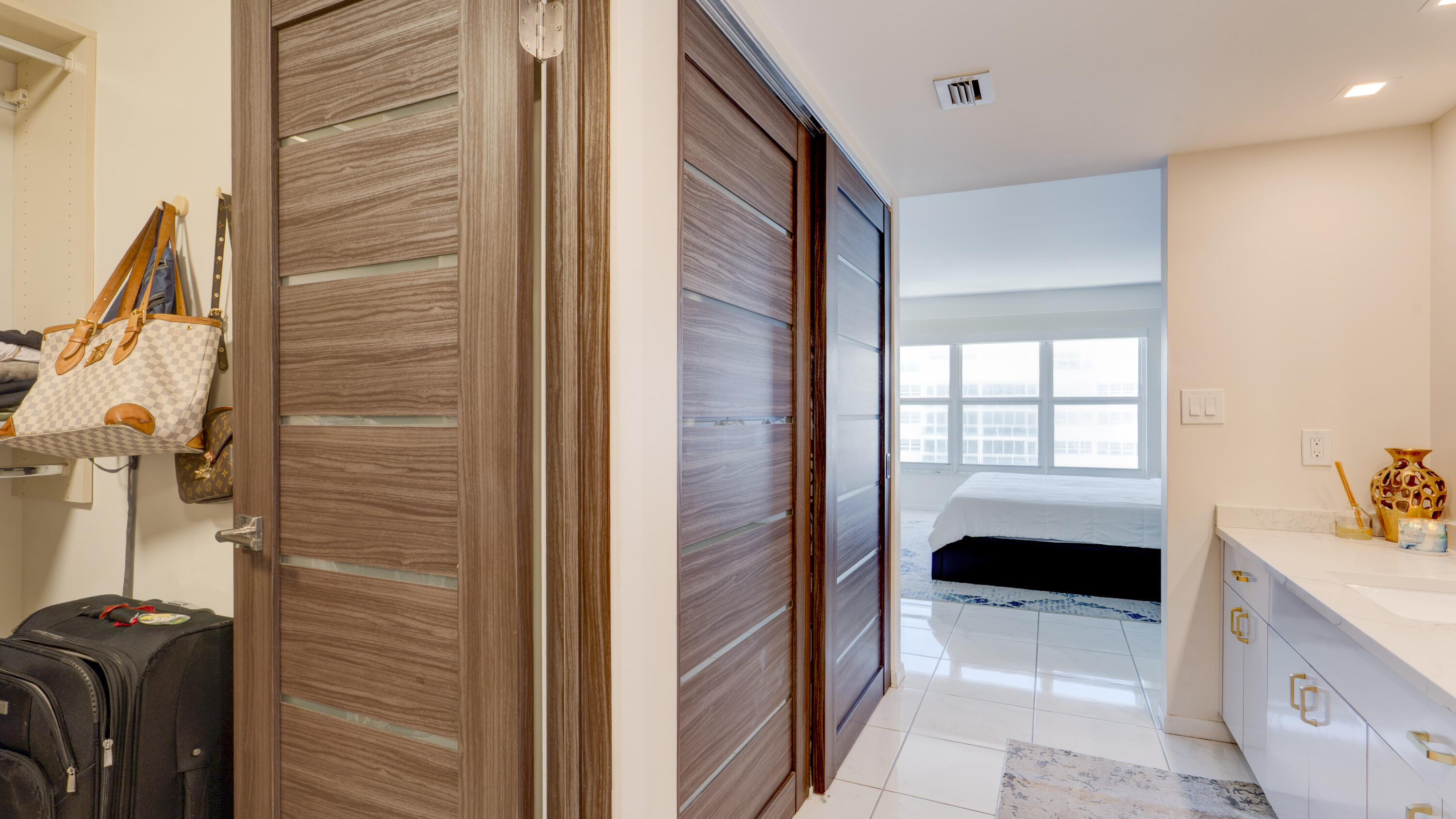 PLAYA DEL SOL CONDO - Residential