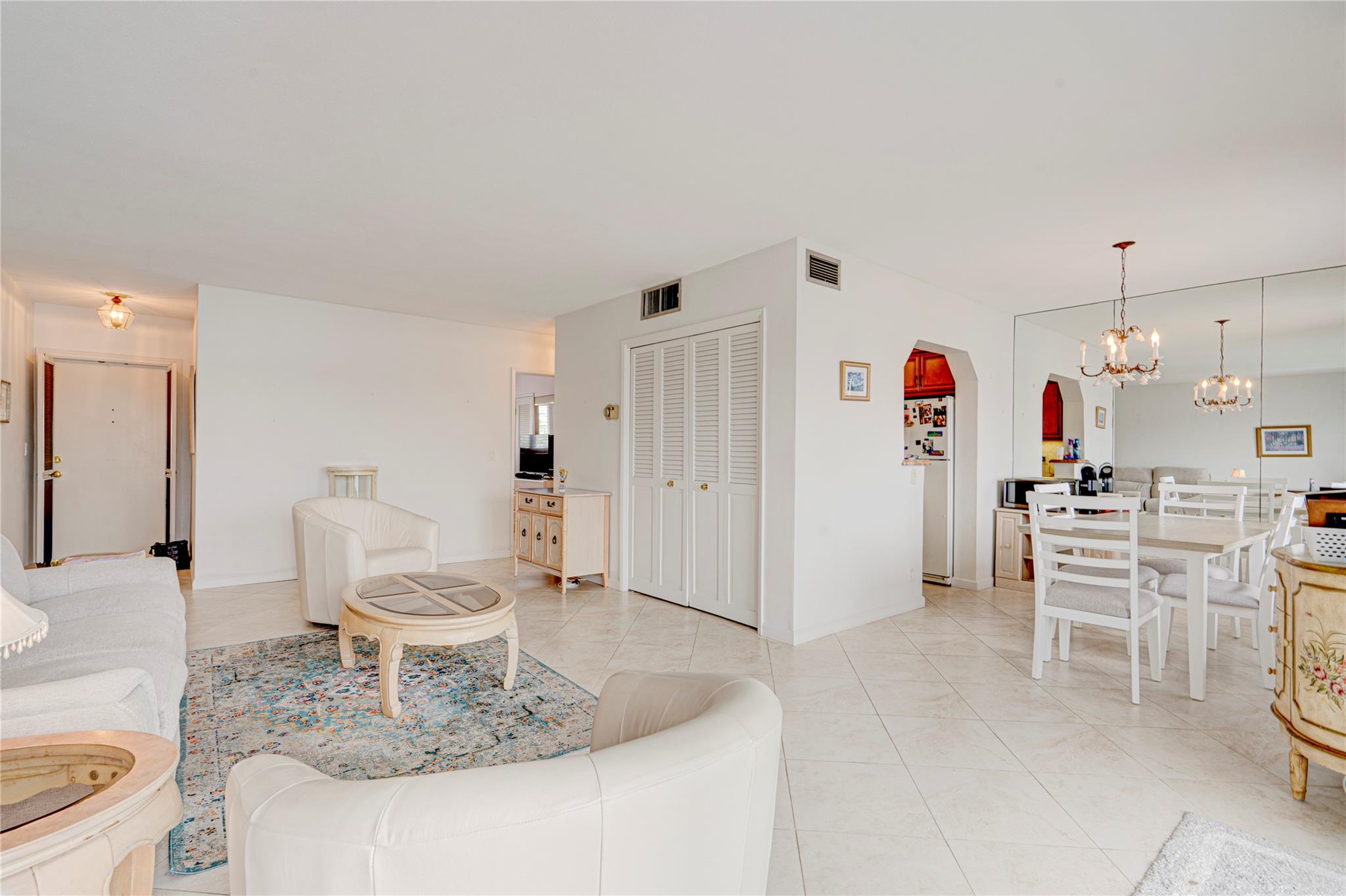 1201 S Riverside Dr 304