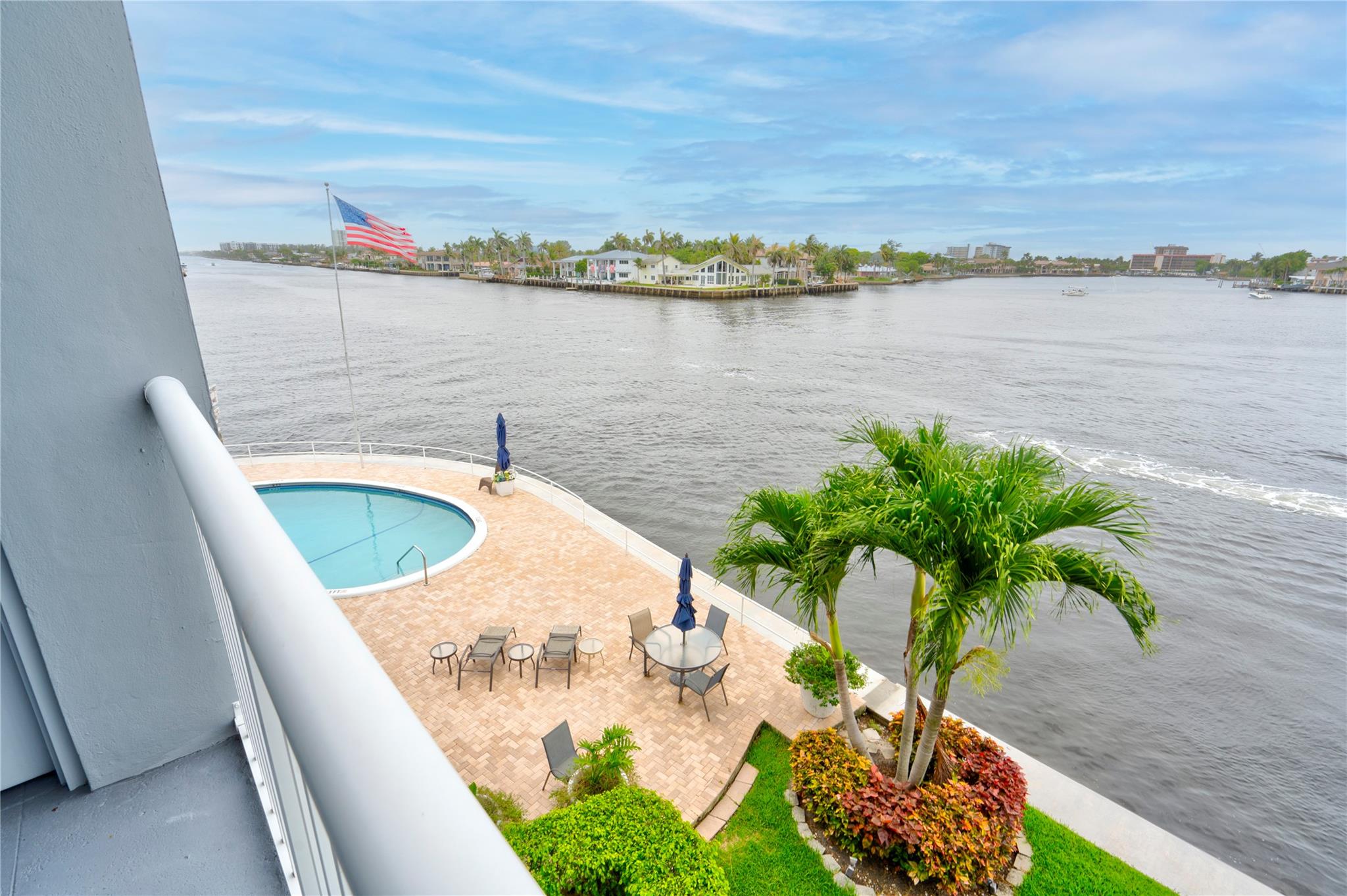 1201 S Riverside Dr 304