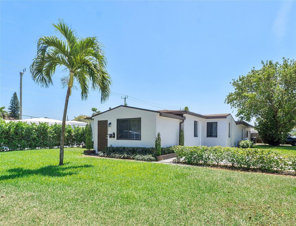 Photo of 342 SW 22nd Street, Fort Lauderdale, FL 33315 (MLS # B26044516)