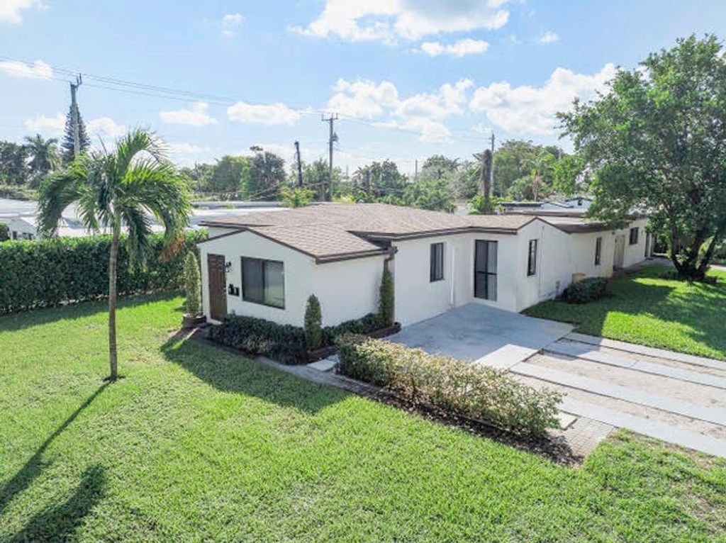 Photo of 342 SW 22nd Street, Fort Lauderdale, FL 33315 (MLS # B26044516)