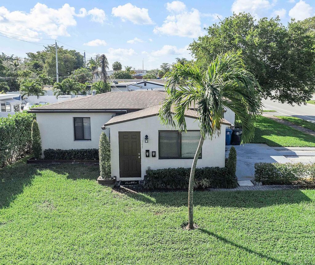 Photo of 342 SW 22nd Street, Fort Lauderdale, FL 33315 (MLS # B26044516)