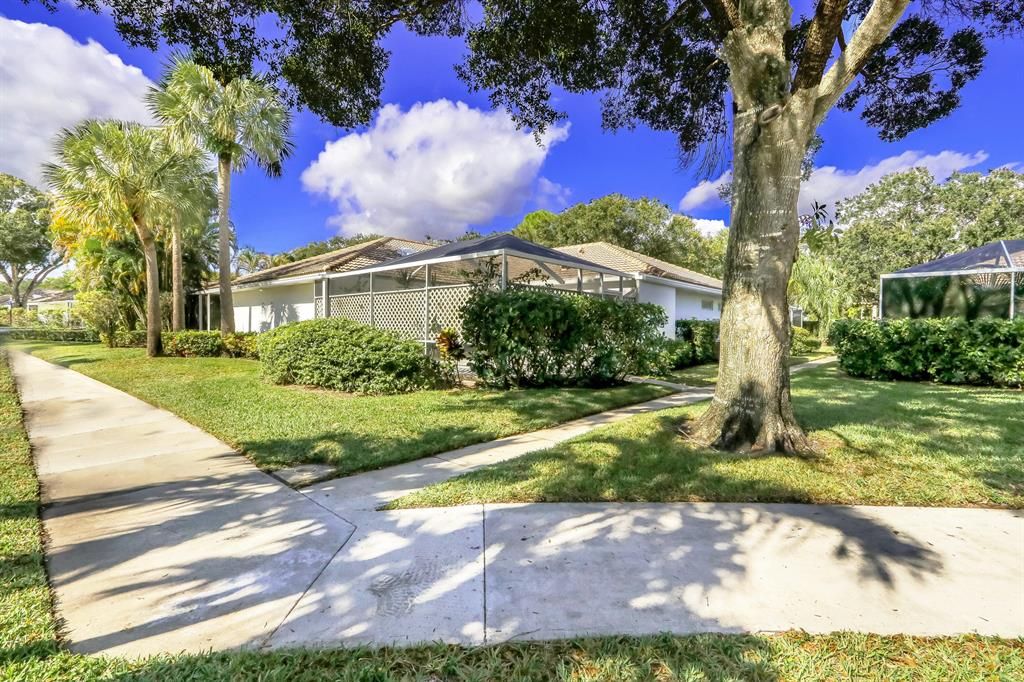 Photo of 3003 Pin Oak Court, Palm Beach Gardens, FL 33410 (MLS # R10760545)
