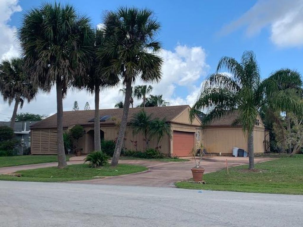 Photo of 1199 SE Mendavia Avenue, Port Saint Lucie, FL 34952 (MLS # R10701131)