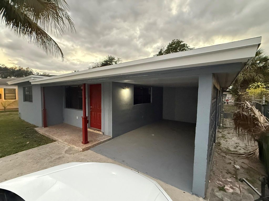 Photo of 429 NW 15th Avenue, Fort Lauderdale, FL 33311 (MLS # F10555691)