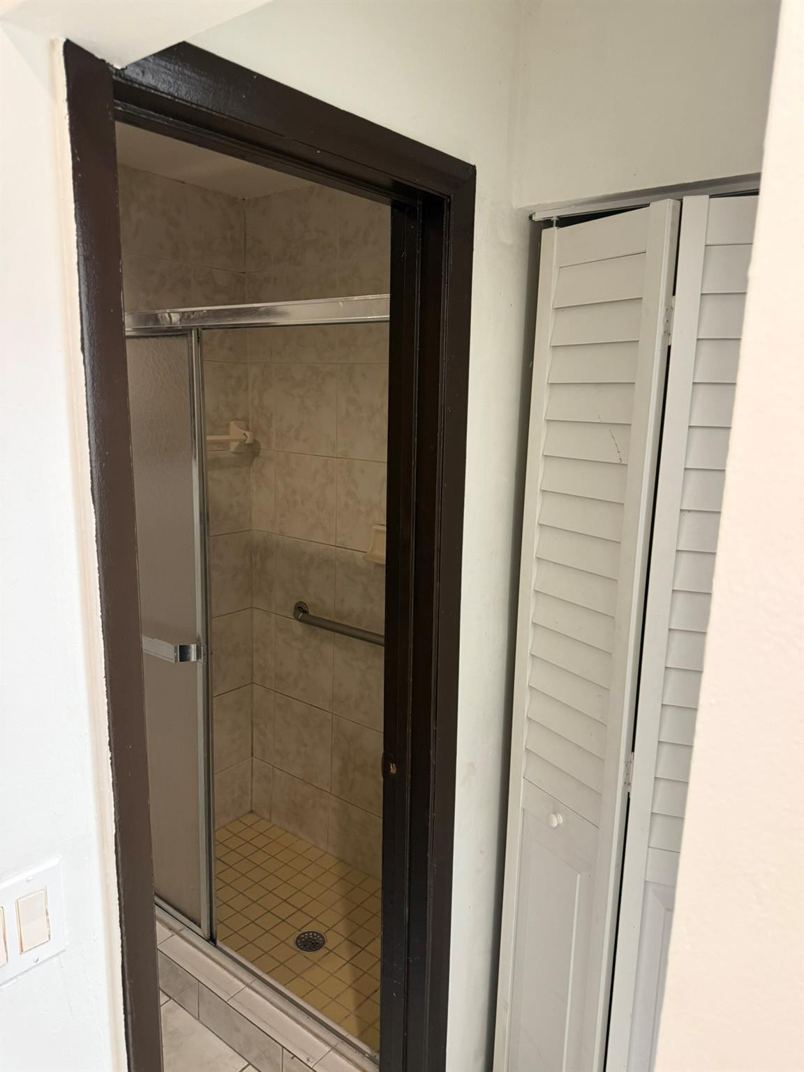 Dorsey Park First Add 21- - Residential Lease