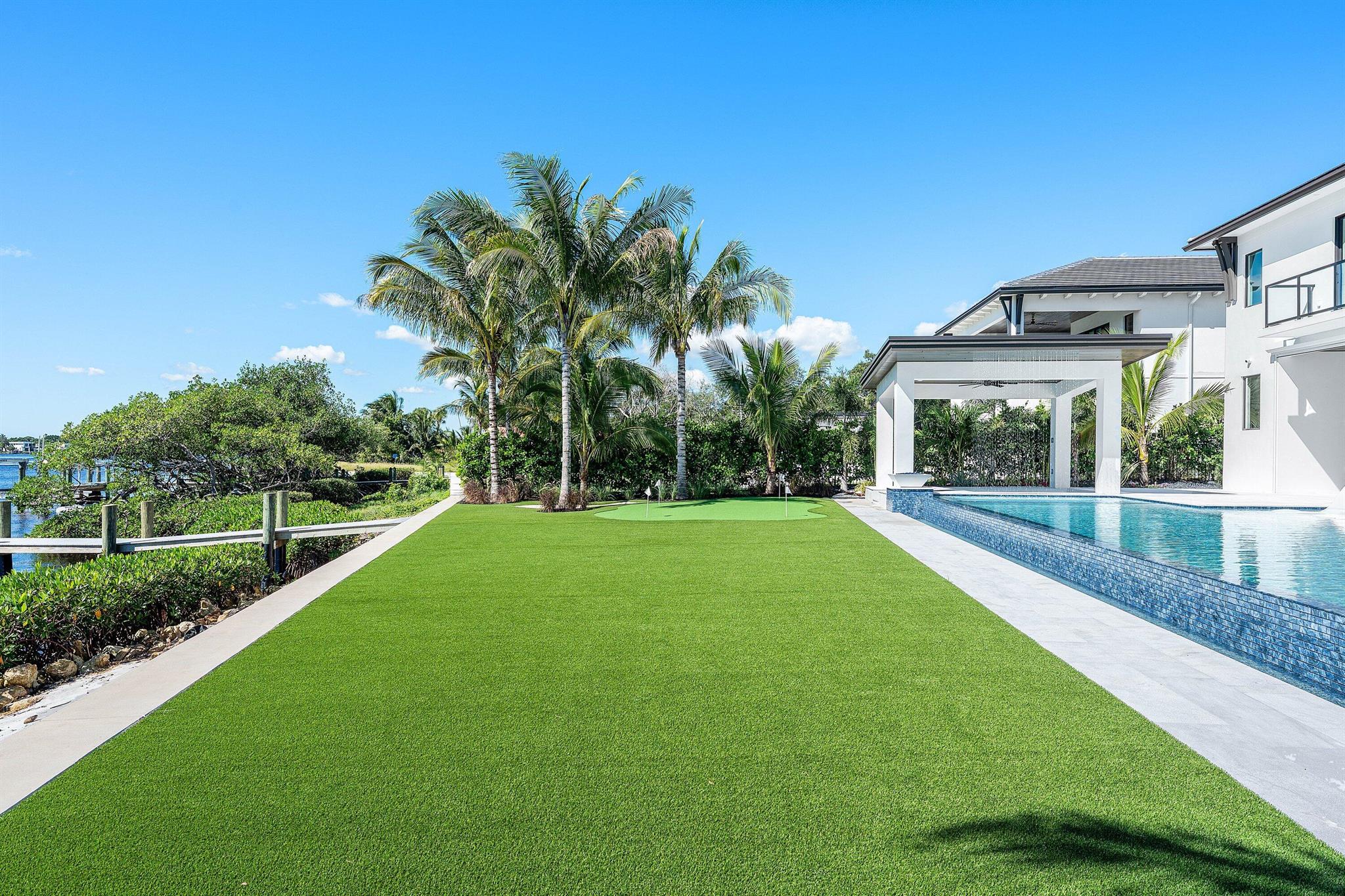 RIVERSIDE ON THE LOXAHATC - Residential