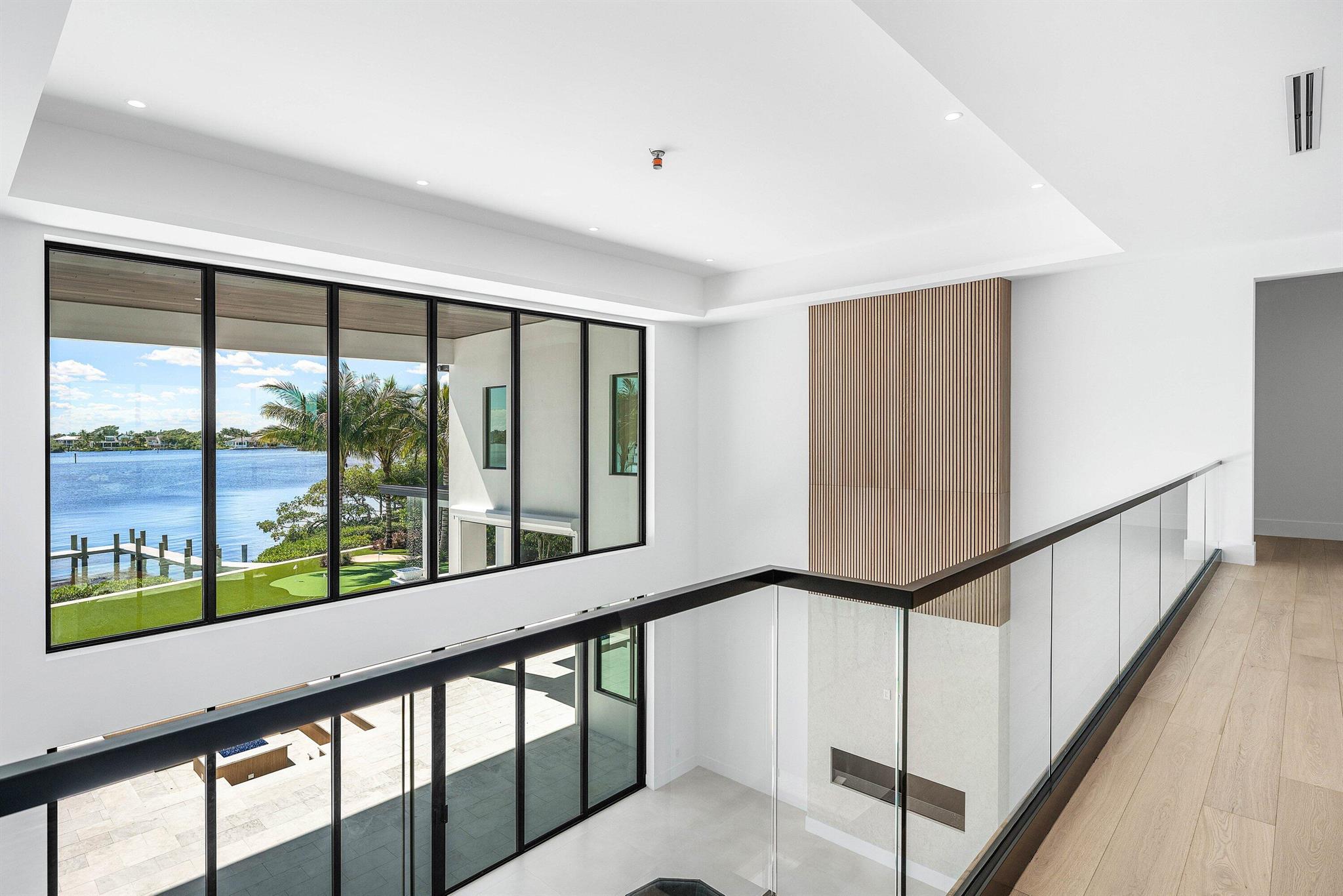 RIVERSIDE ON THE LOXAHATC - Residential