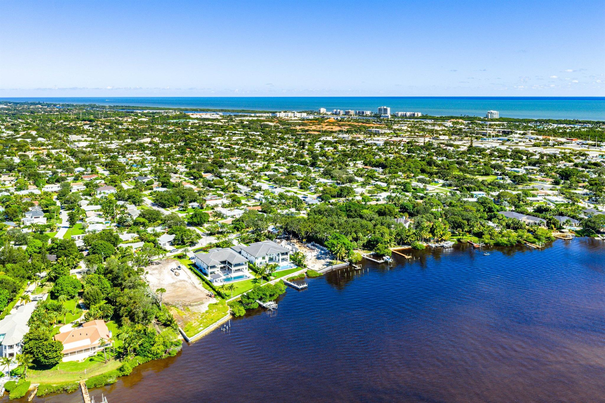 RIVERSIDE ON THE LOXAHATC - Residential