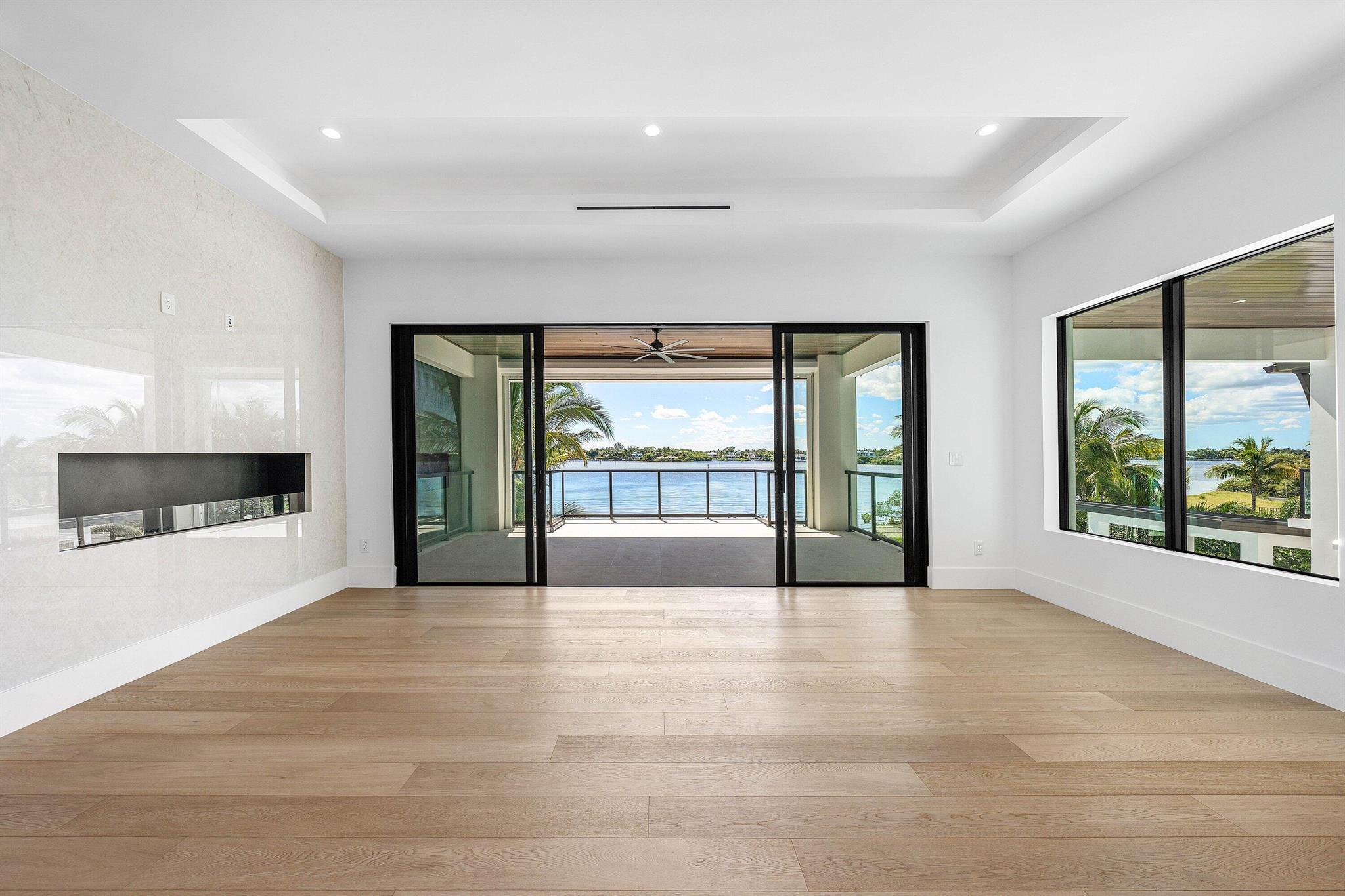 RIVERSIDE ON THE LOXAHATC - Residential