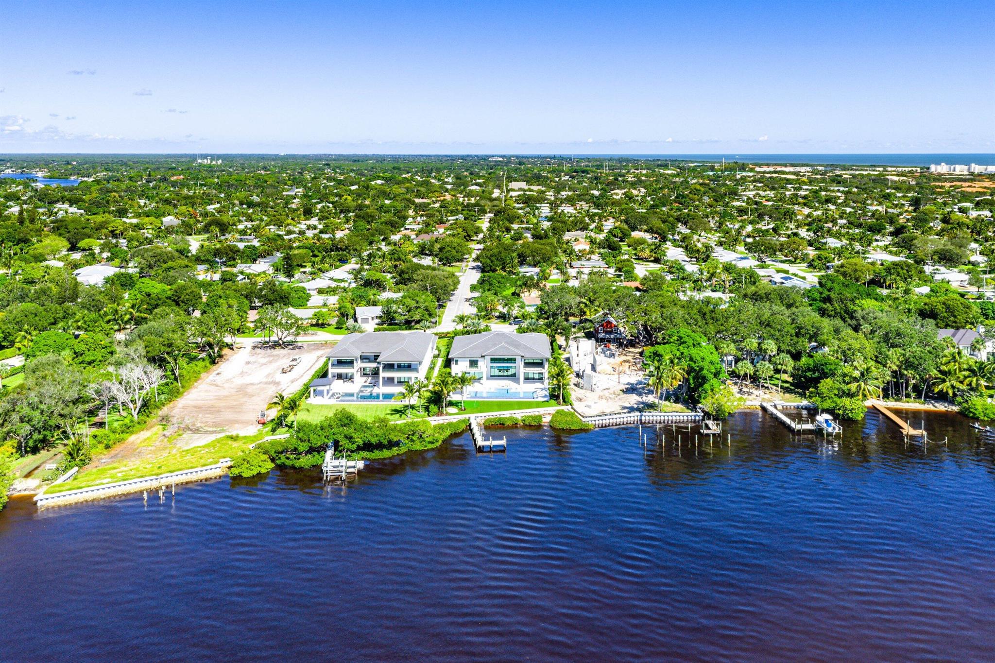 RIVERSIDE ON THE LOXAHATC - Residential