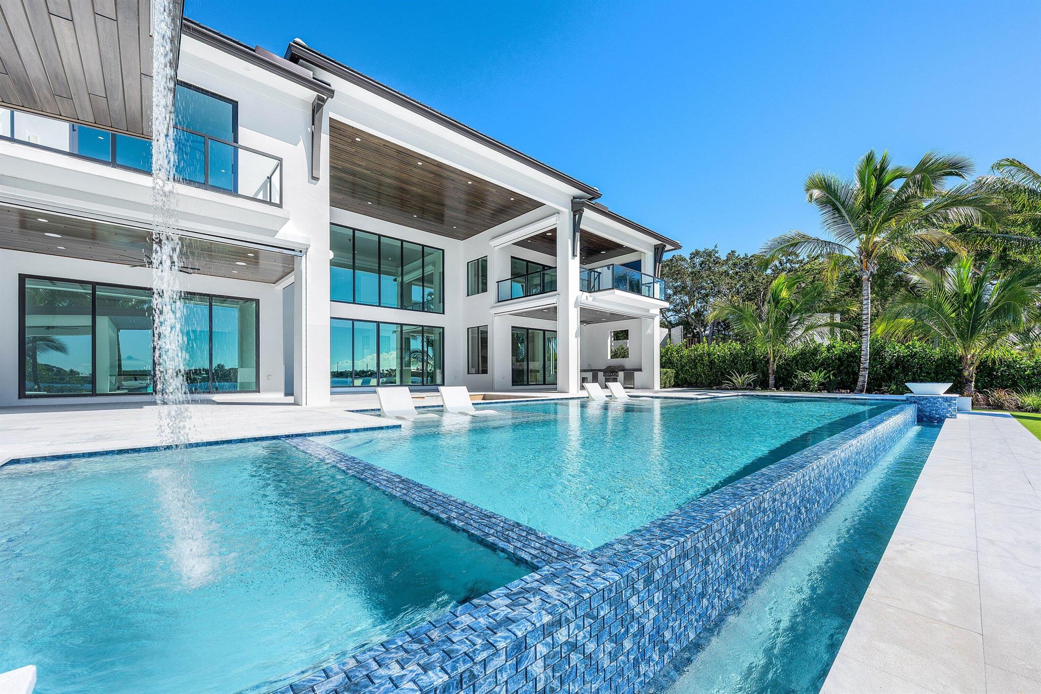 RIVERSIDE ON THE LOXAHATC - Residential