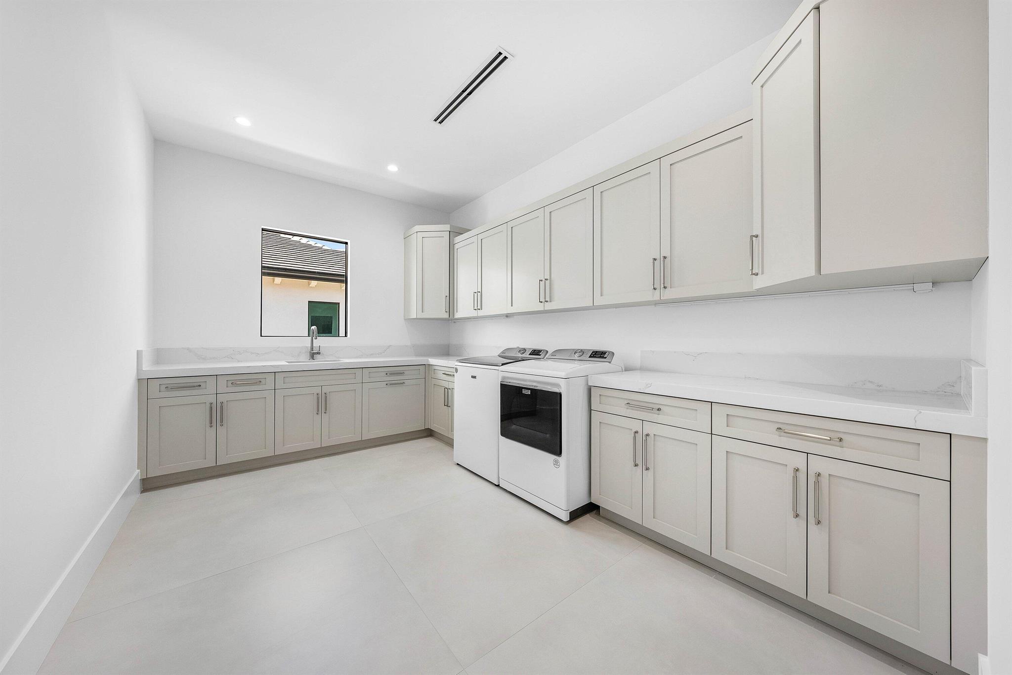 RIVERSIDE ON THE LOXAHATC - Residential