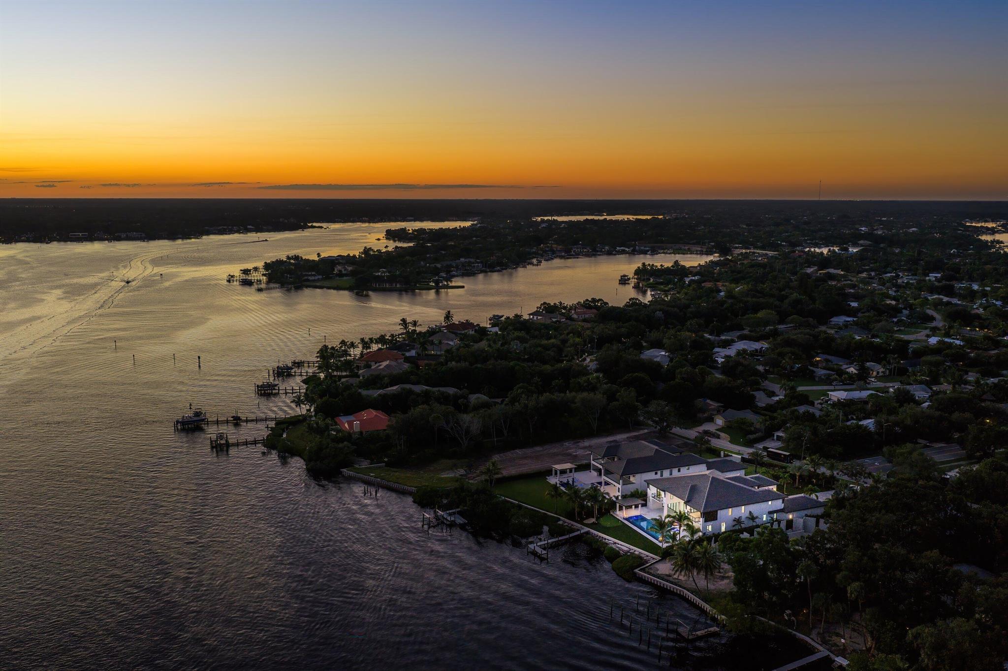 RIVERSIDE ON THE LOXAHATC - Residential
