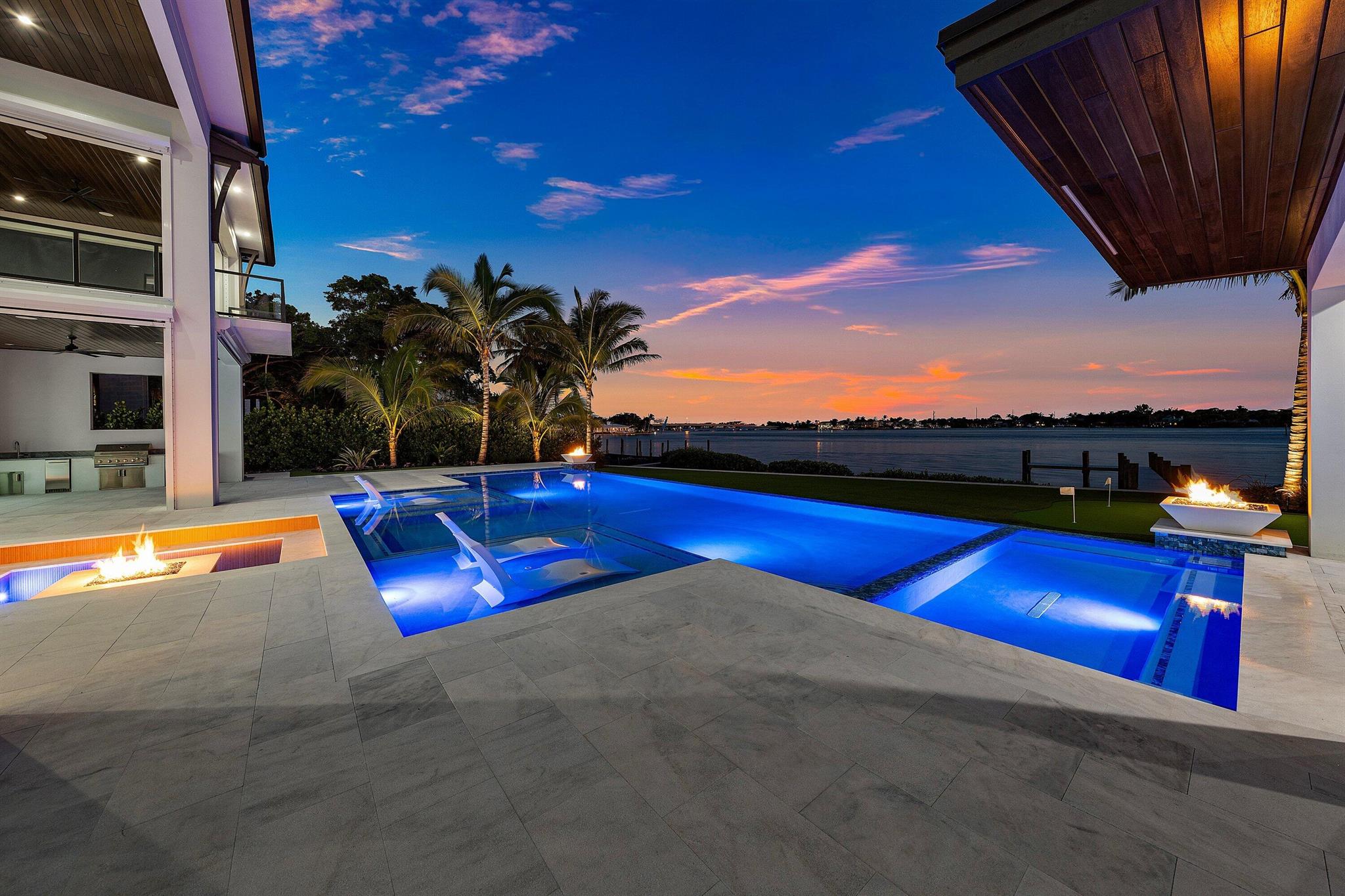 RIVERSIDE ON THE LOXAHATC - Residential