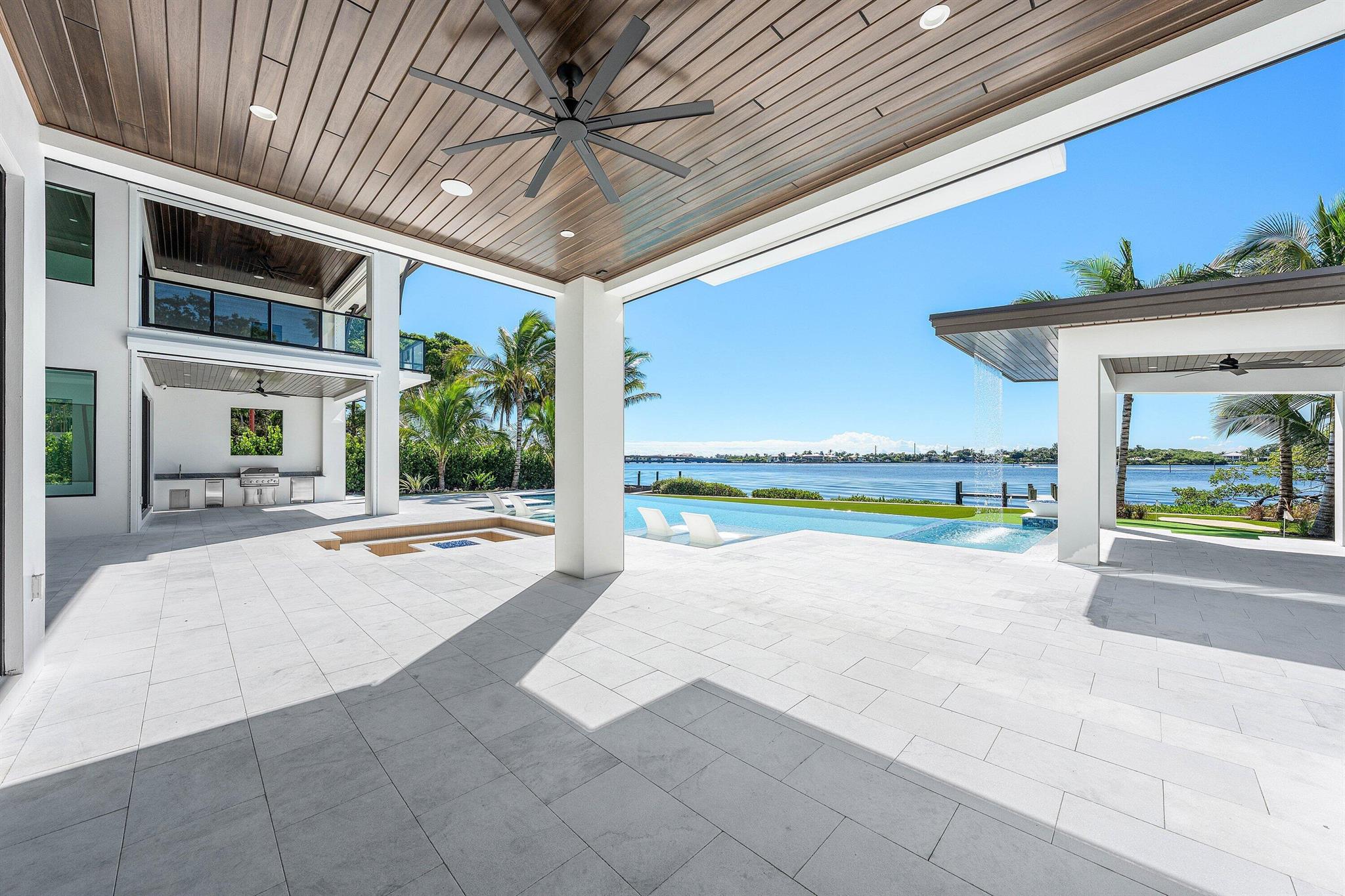 RIVERSIDE ON THE LOXAHATC - Residential