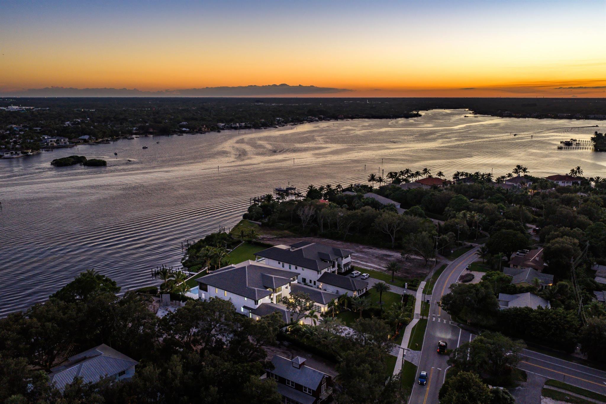 RIVERSIDE ON THE LOXAHATC - Residential