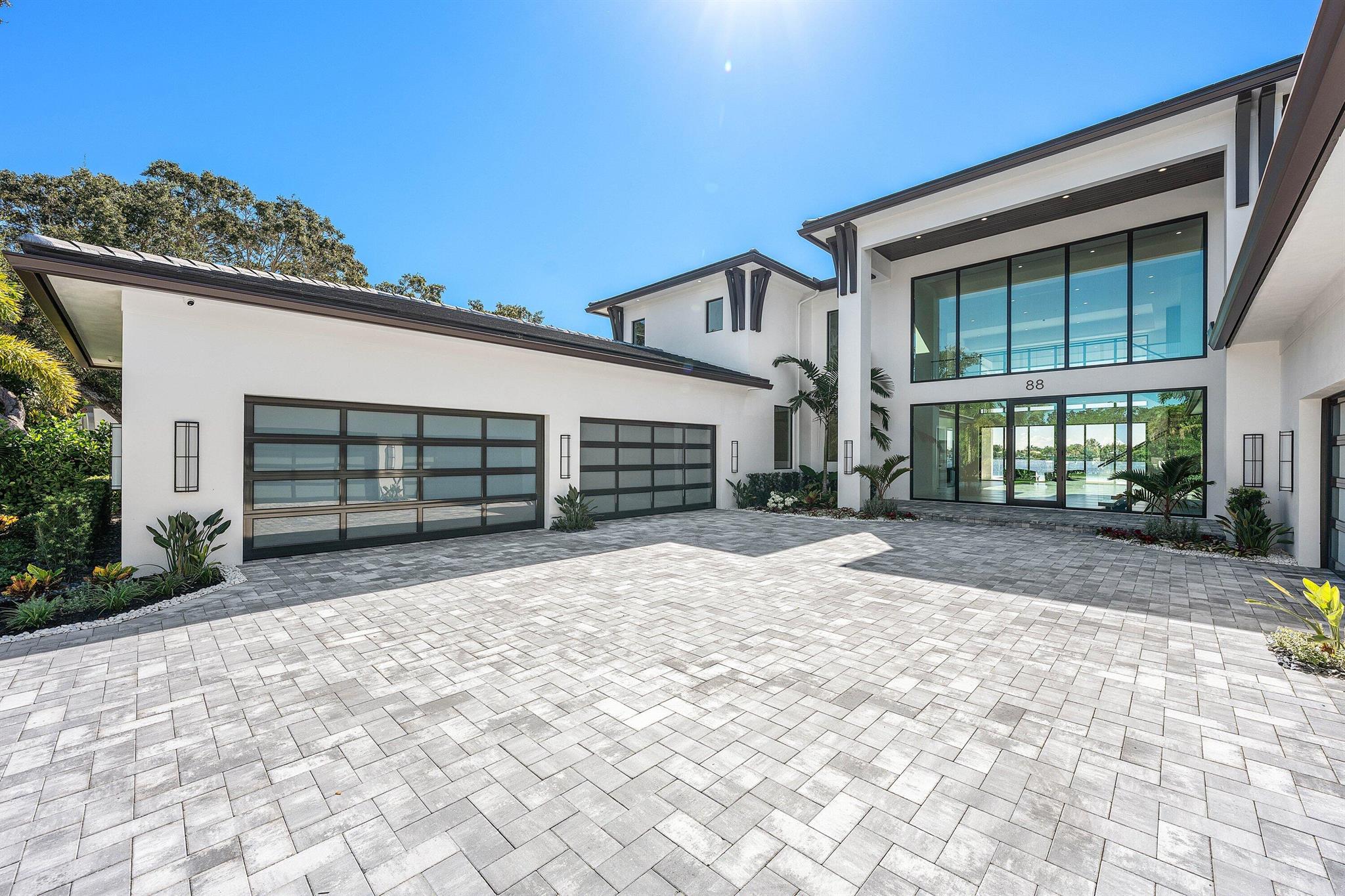 88 W Riverside Drive