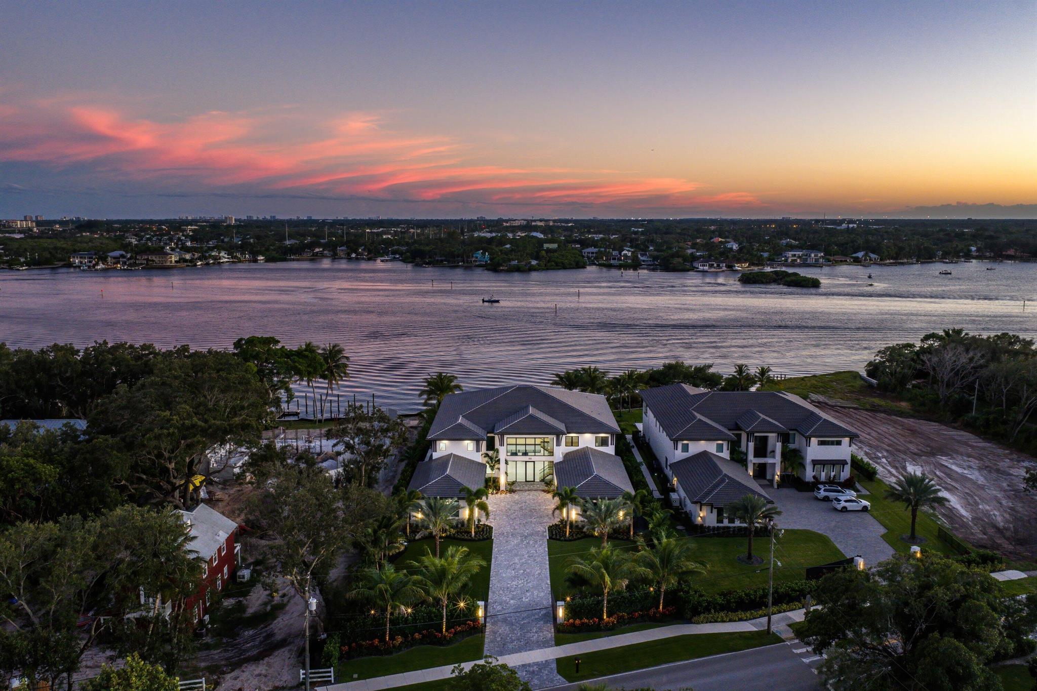 RIVERSIDE ON THE LOXAHATC - Residential