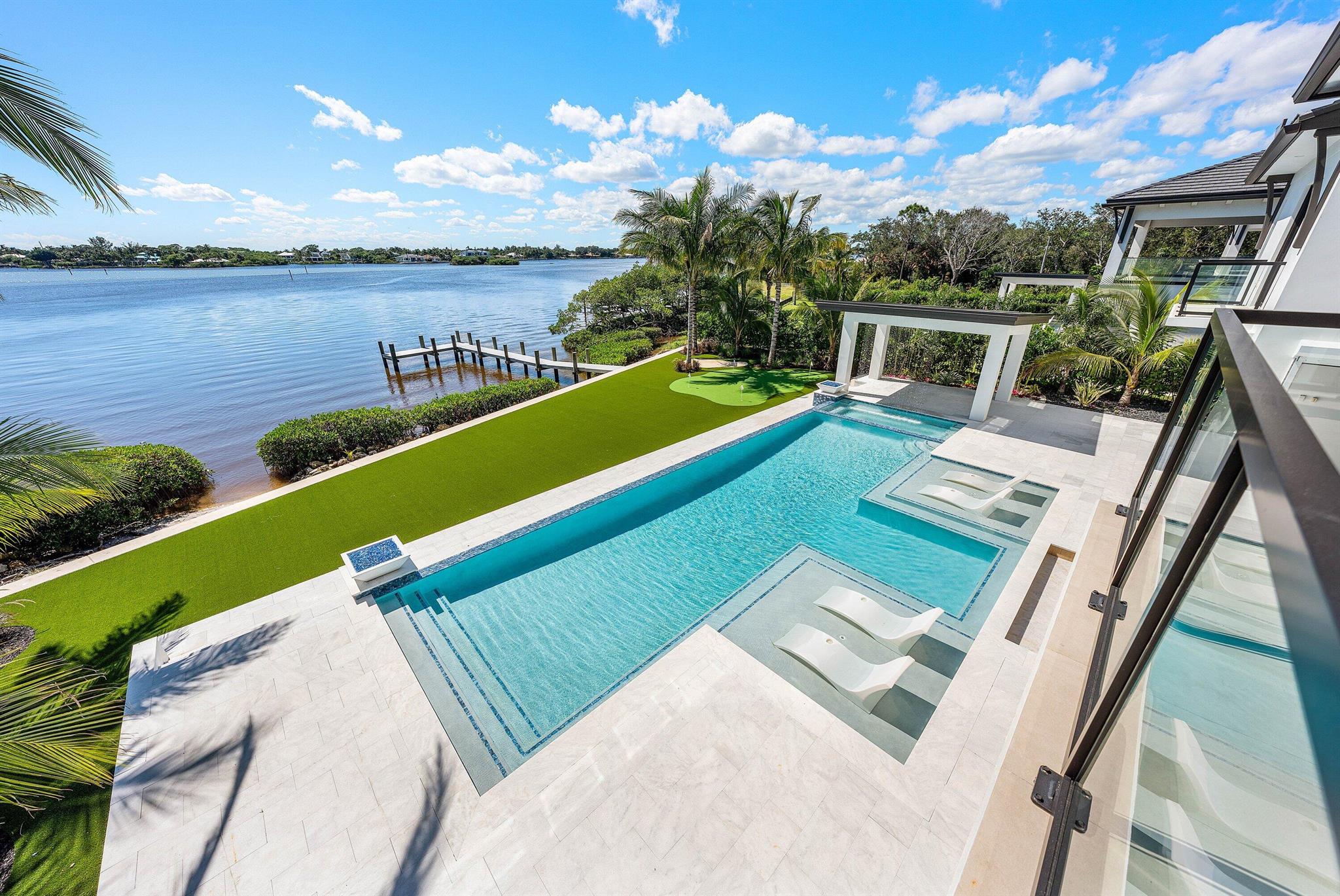 RIVERSIDE ON THE LOXAHATC - Residential