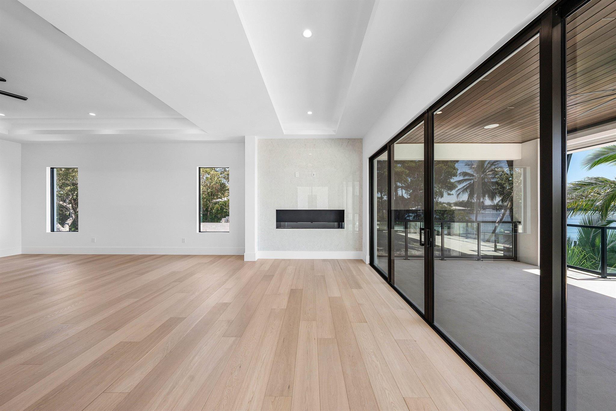 RIVERSIDE ON THE LOXAHATC - Residential