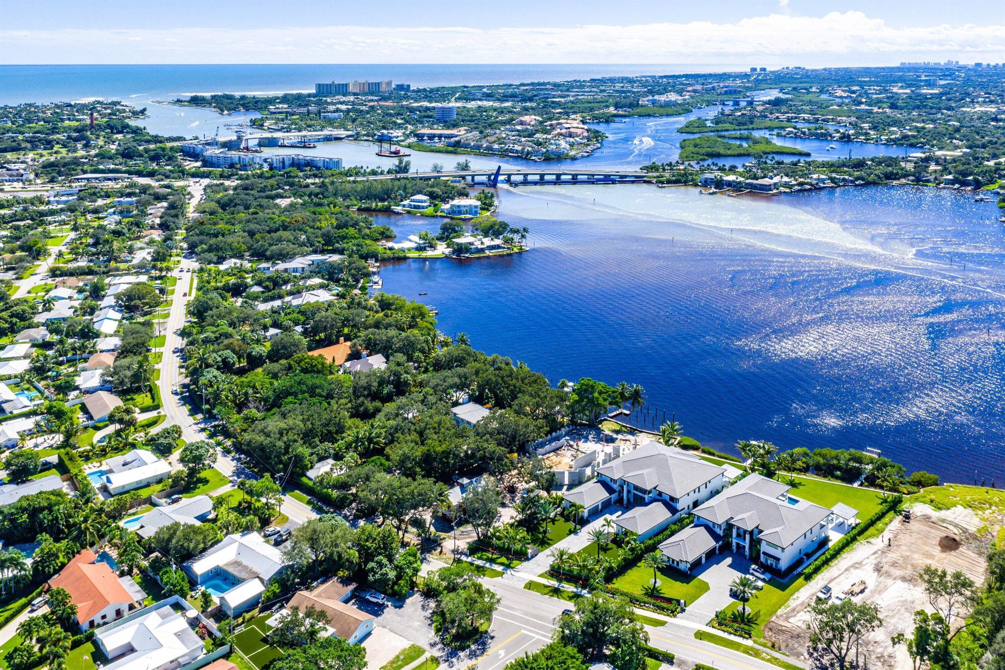 RIVERSIDE ON THE LOXAHATC - Residential