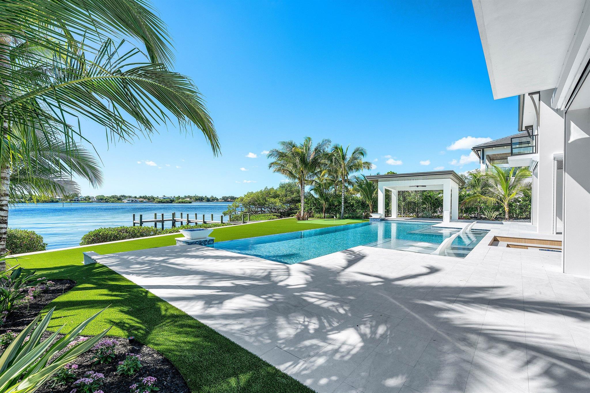 RIVERSIDE ON THE LOXAHATC - Residential
