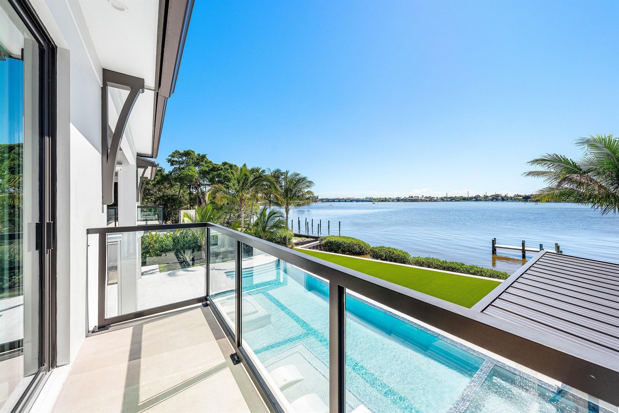 RIVERSIDE ON THE LOXAHATC - Residential