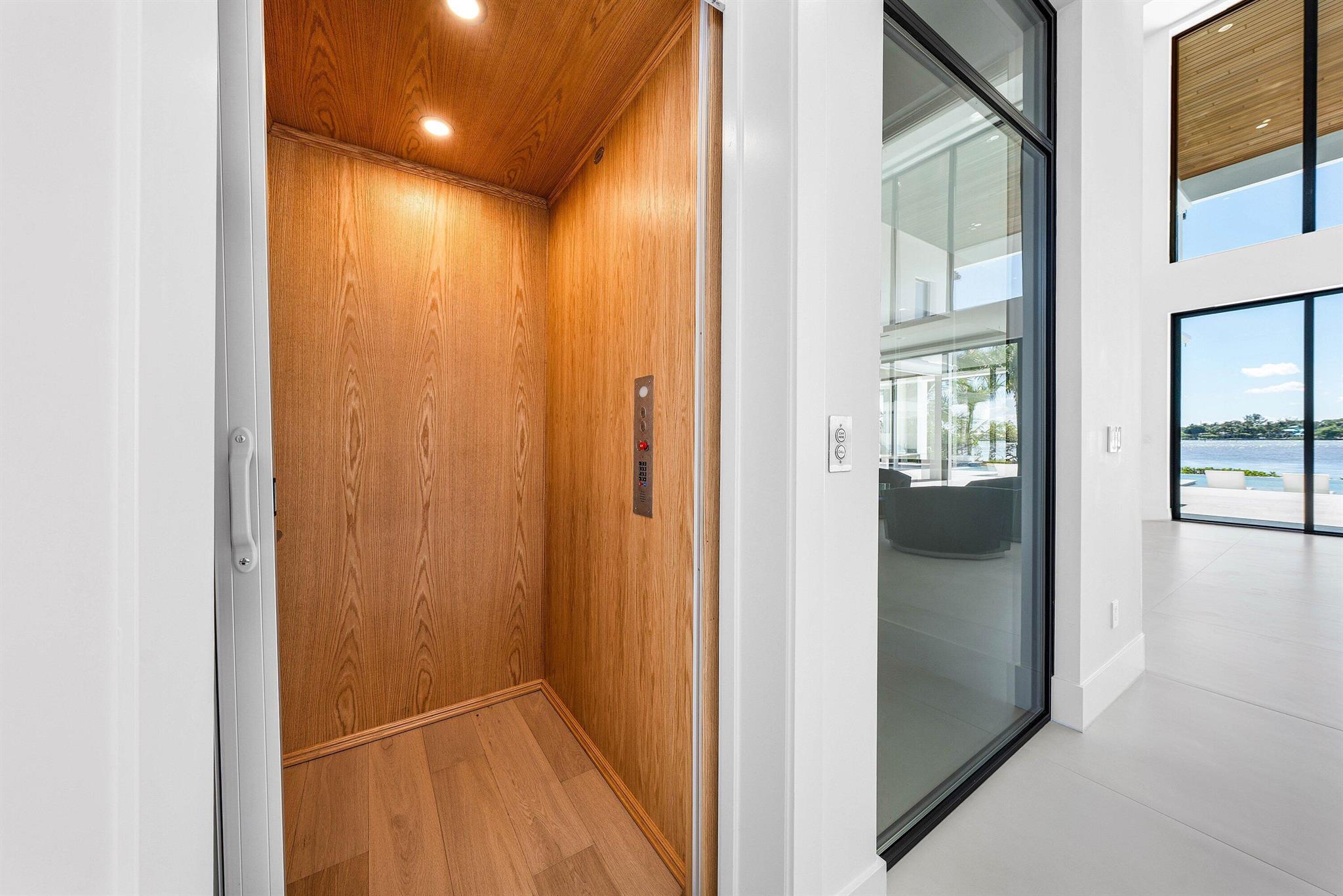 RIVERSIDE ON THE LOXAHATC - Residential
