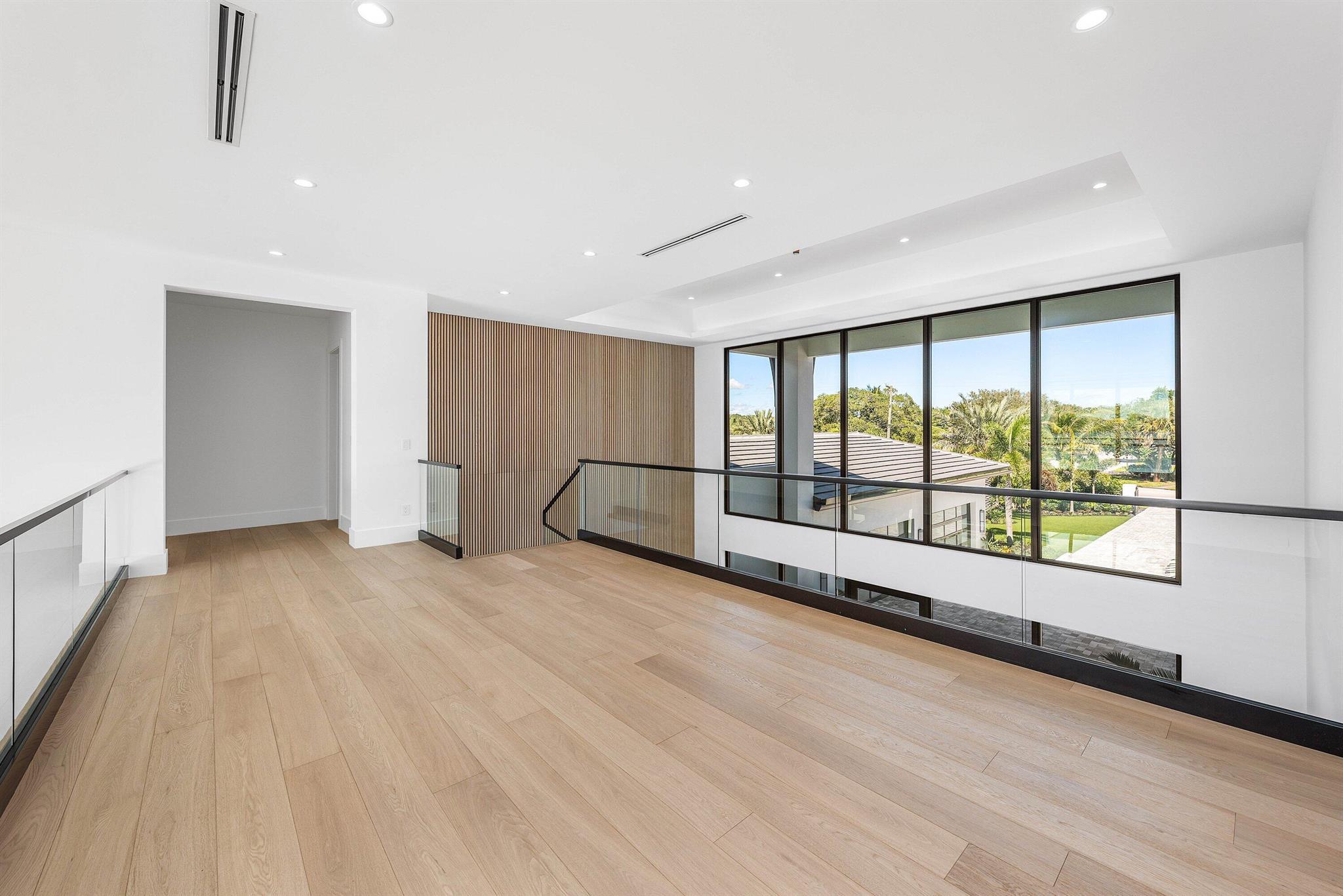 RIVERSIDE ON THE LOXAHATC - Residential