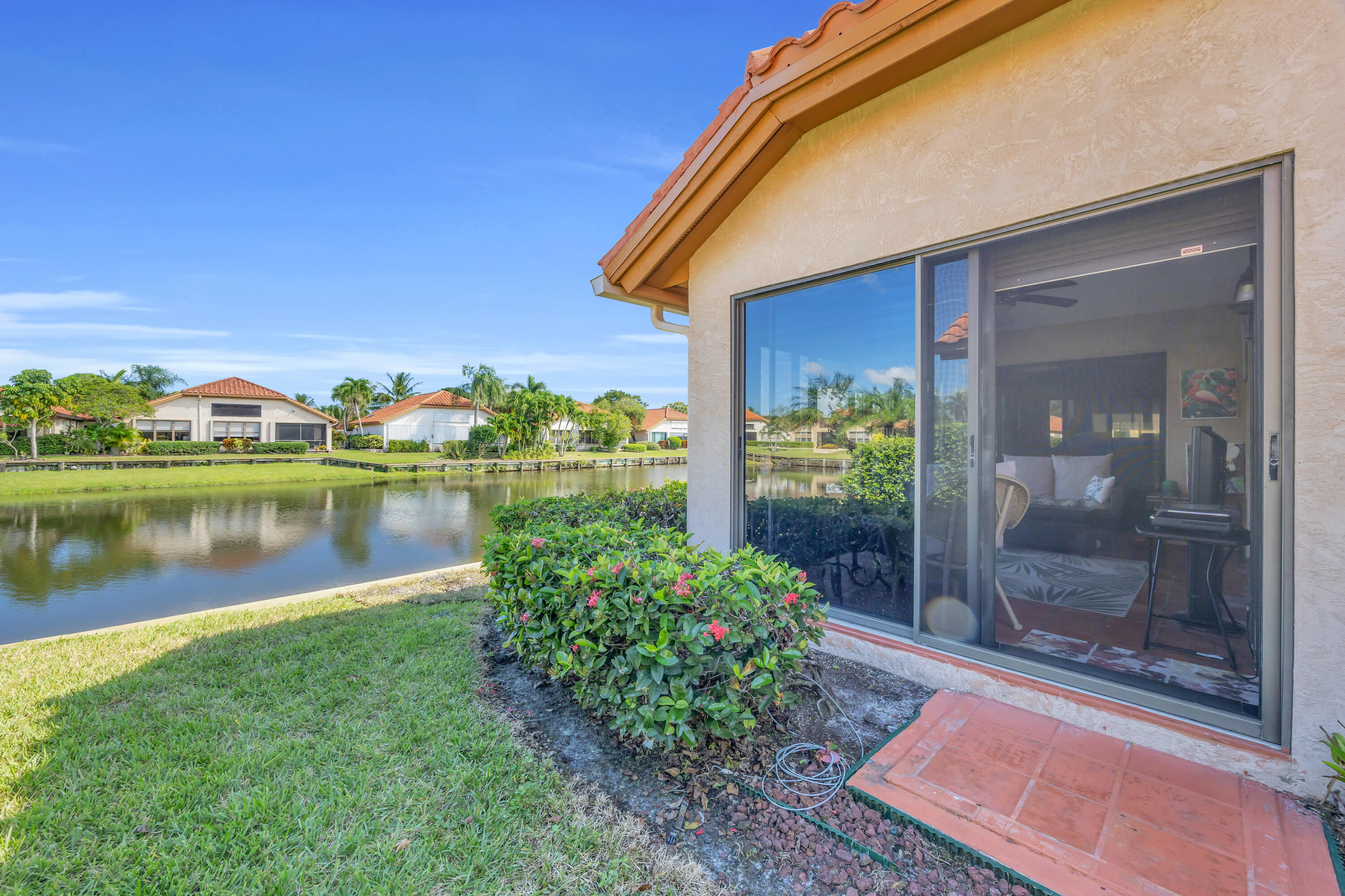 LA MARIPOSA - Residential Lease