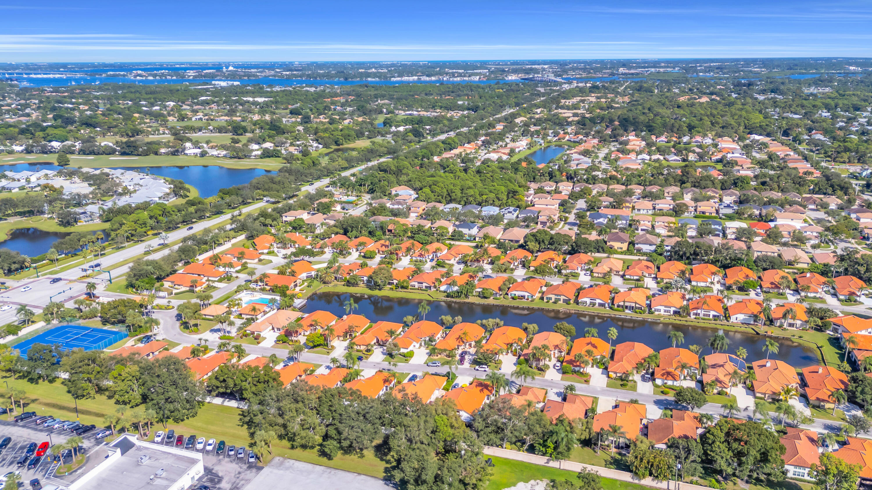 LA MARIPOSA - Residential Lease