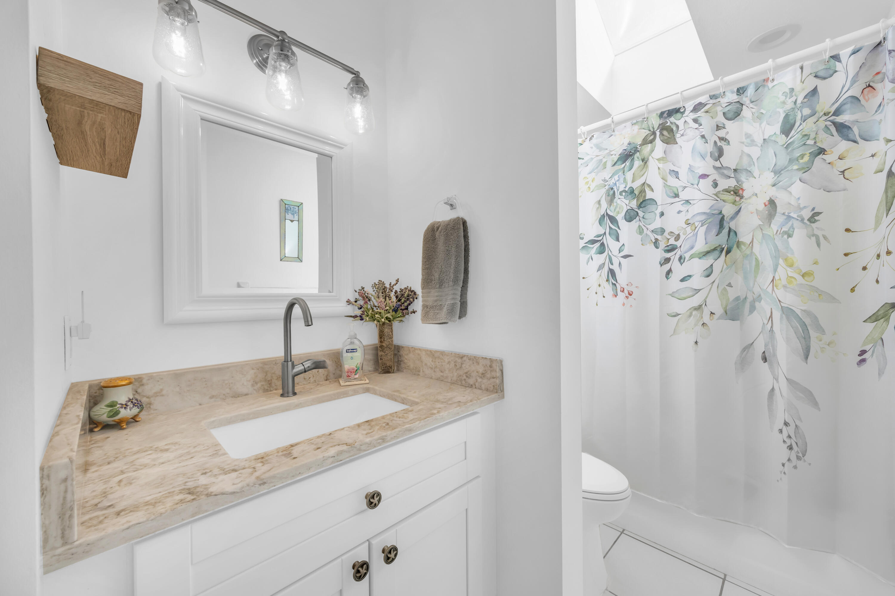 LA MARIPOSA - Residential Lease