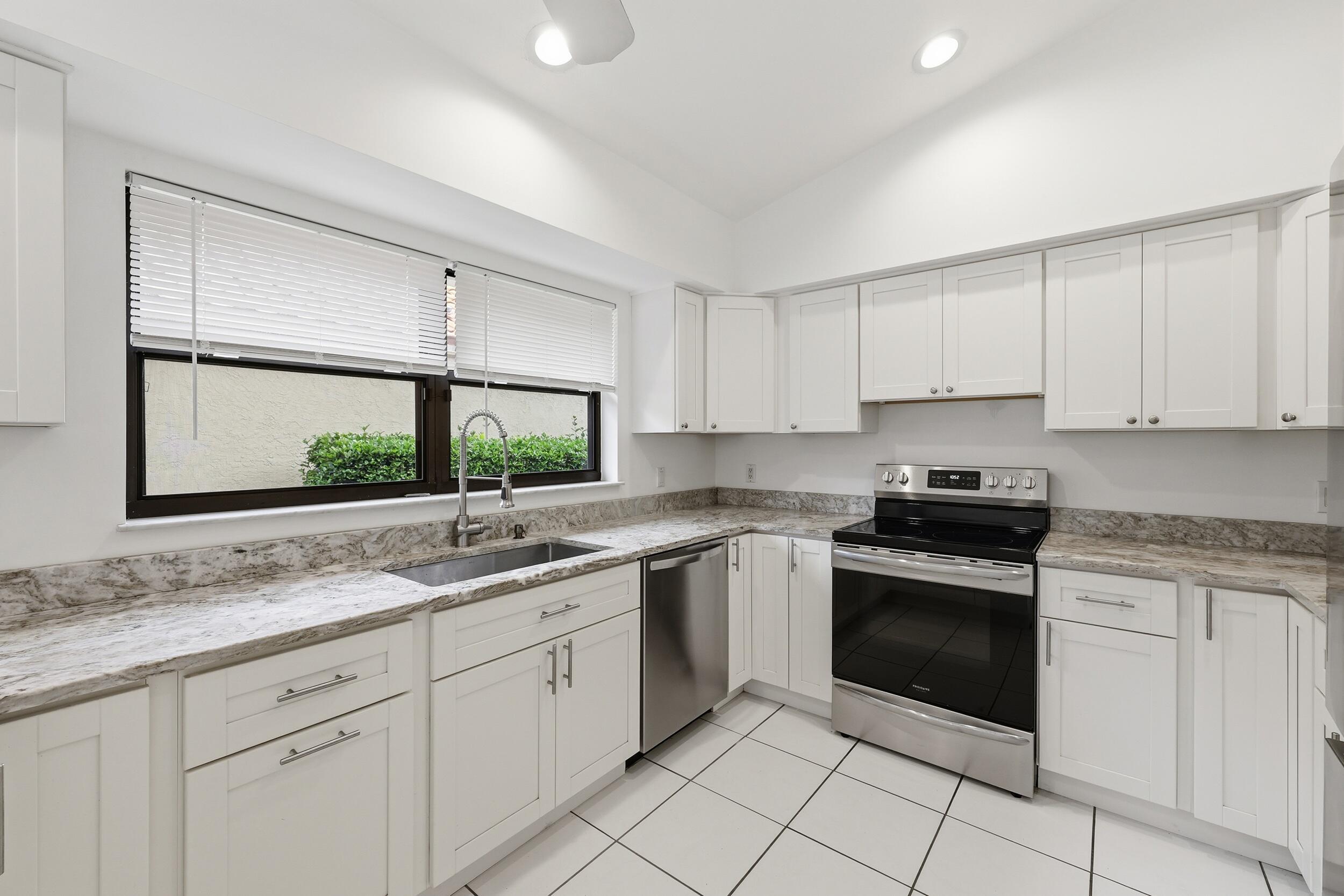 LA MARIPOSA - Residential Lease