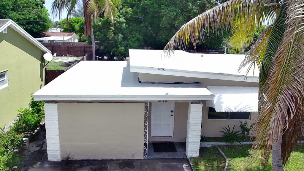 Photo of 918 N C Street, Lake Worth Beach, FL 33460 (MLS # B26076209)