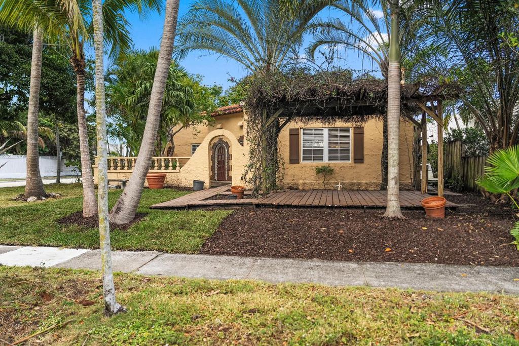 Photo of 735 Colonial Road, West Palm Beach, FL 33405 (MLS # R11158339)