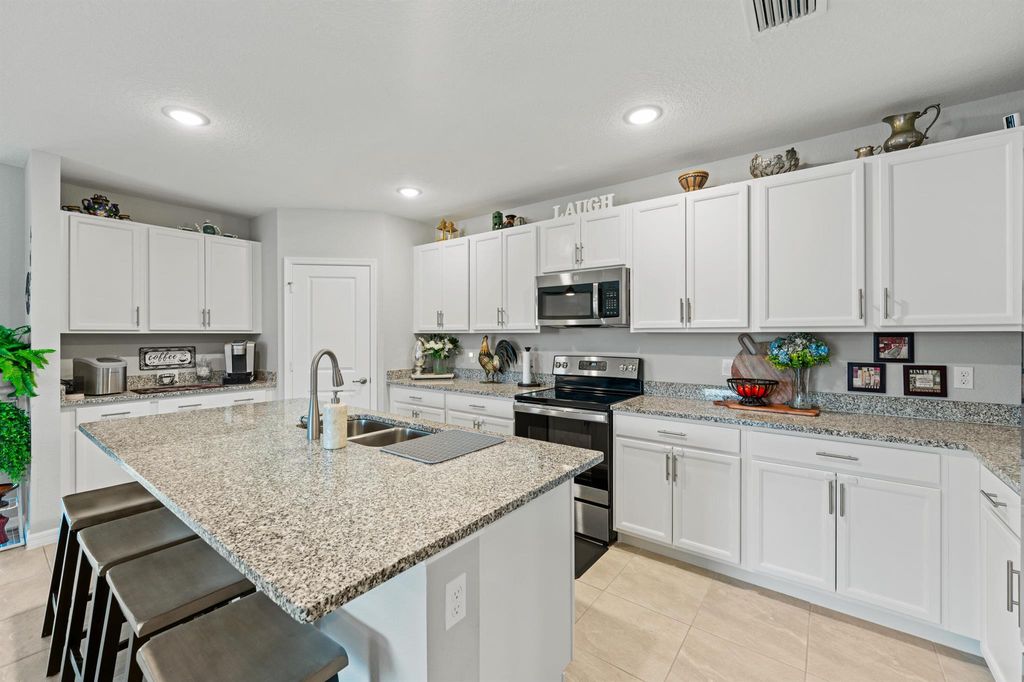 Photo of 545 SW Duval Avenue, Port Saint Lucie, FL 34983 (MLS # R11088635)