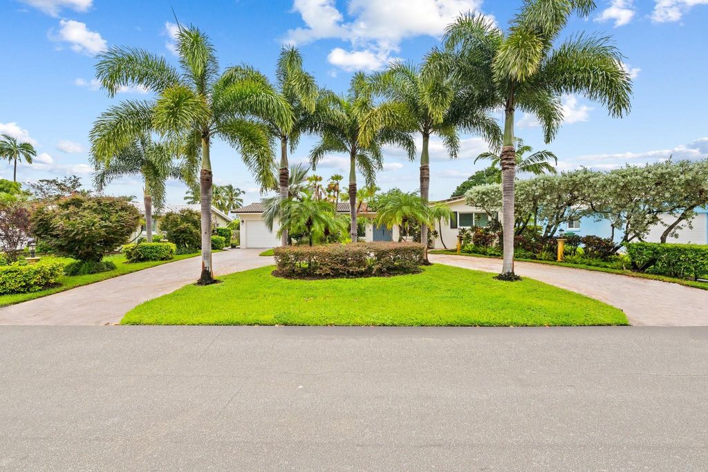 Photo of 5790 NE 20th Terrace, Fort Lauderdale, FL 33308 (MLS # B26024523)