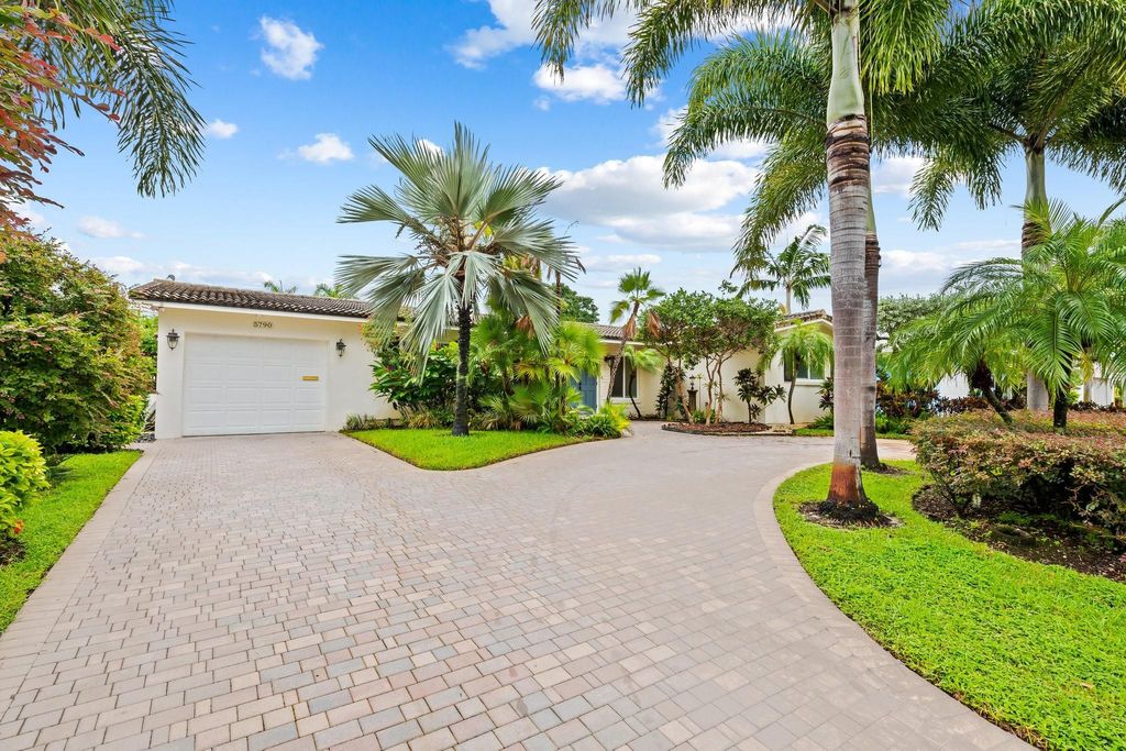 Photo of 5790 NE 20th Terrace, Fort Lauderdale, FL 33308 (MLS # B26024523)