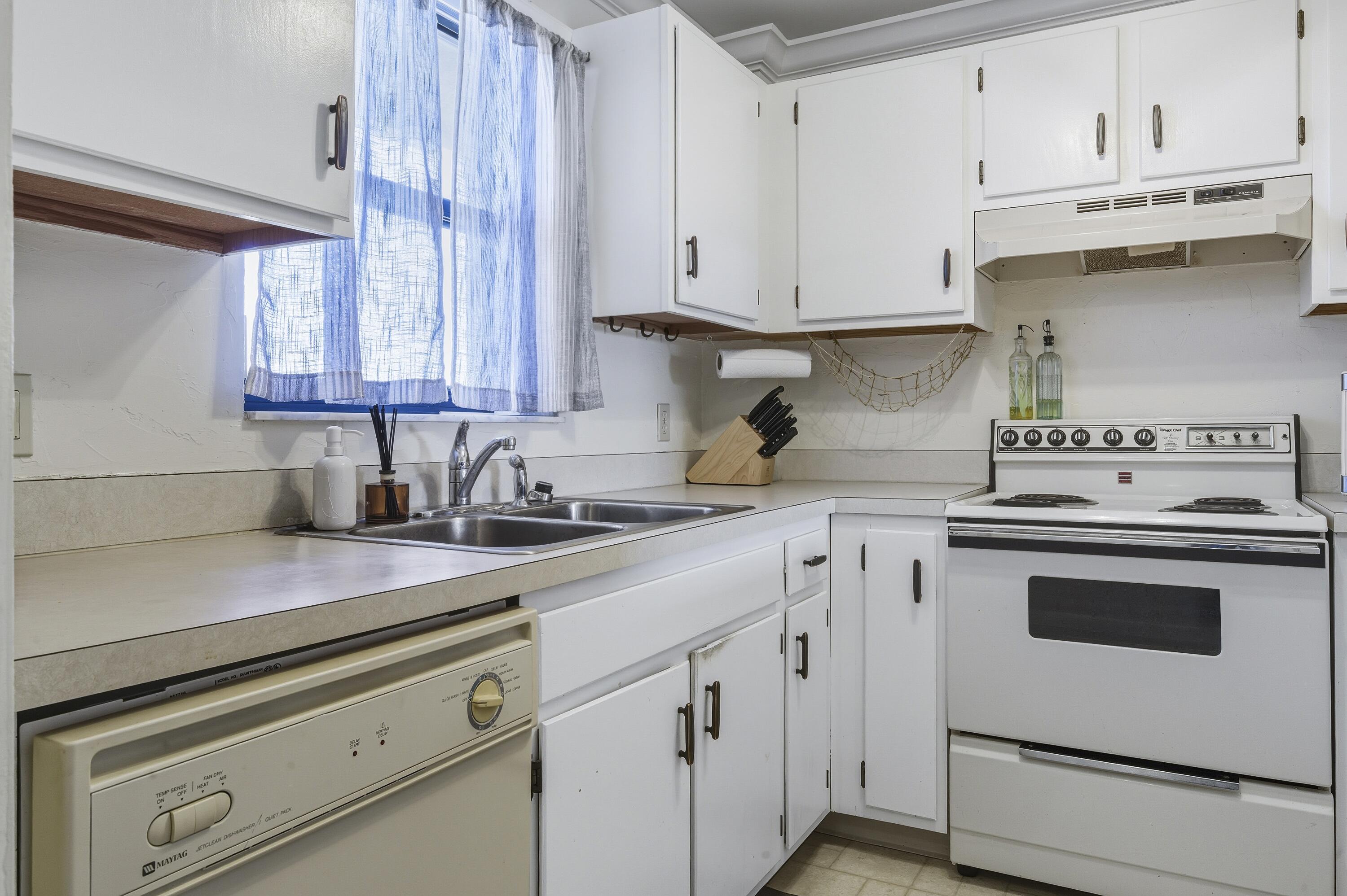 HIDDEN HARBOUR OF THE PALM BEACHES CONDO - Residential