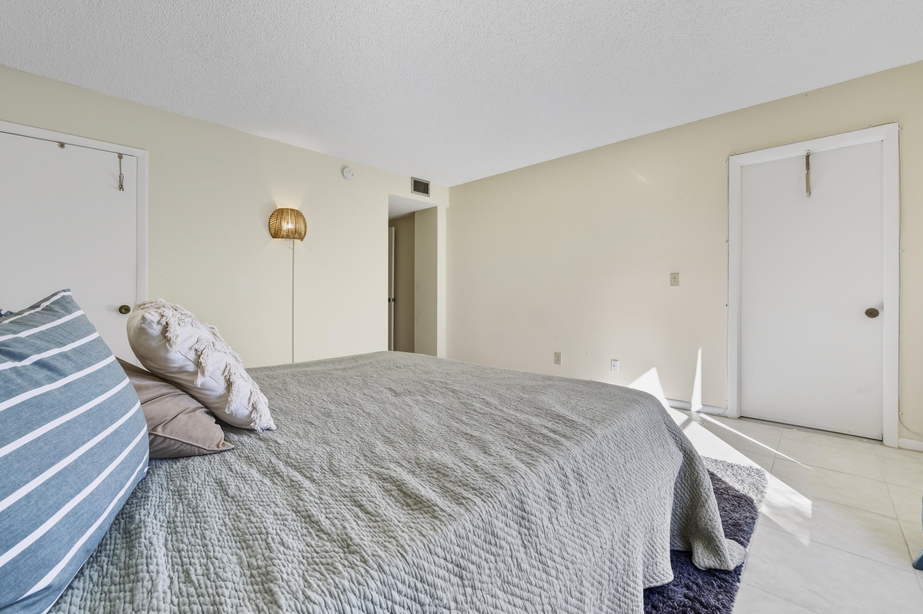 HIDDEN HARBOUR OF THE PALM BEACHES CONDO - Residential