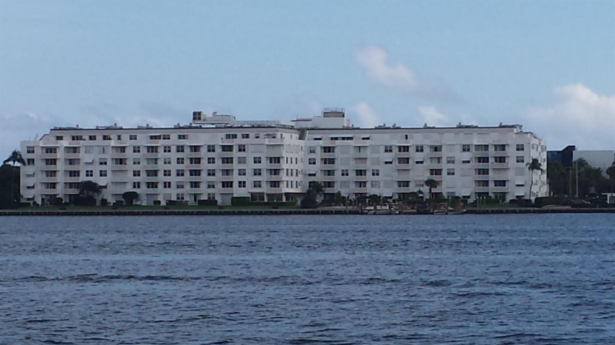 ROYAL SAXON INC - Residential Lease