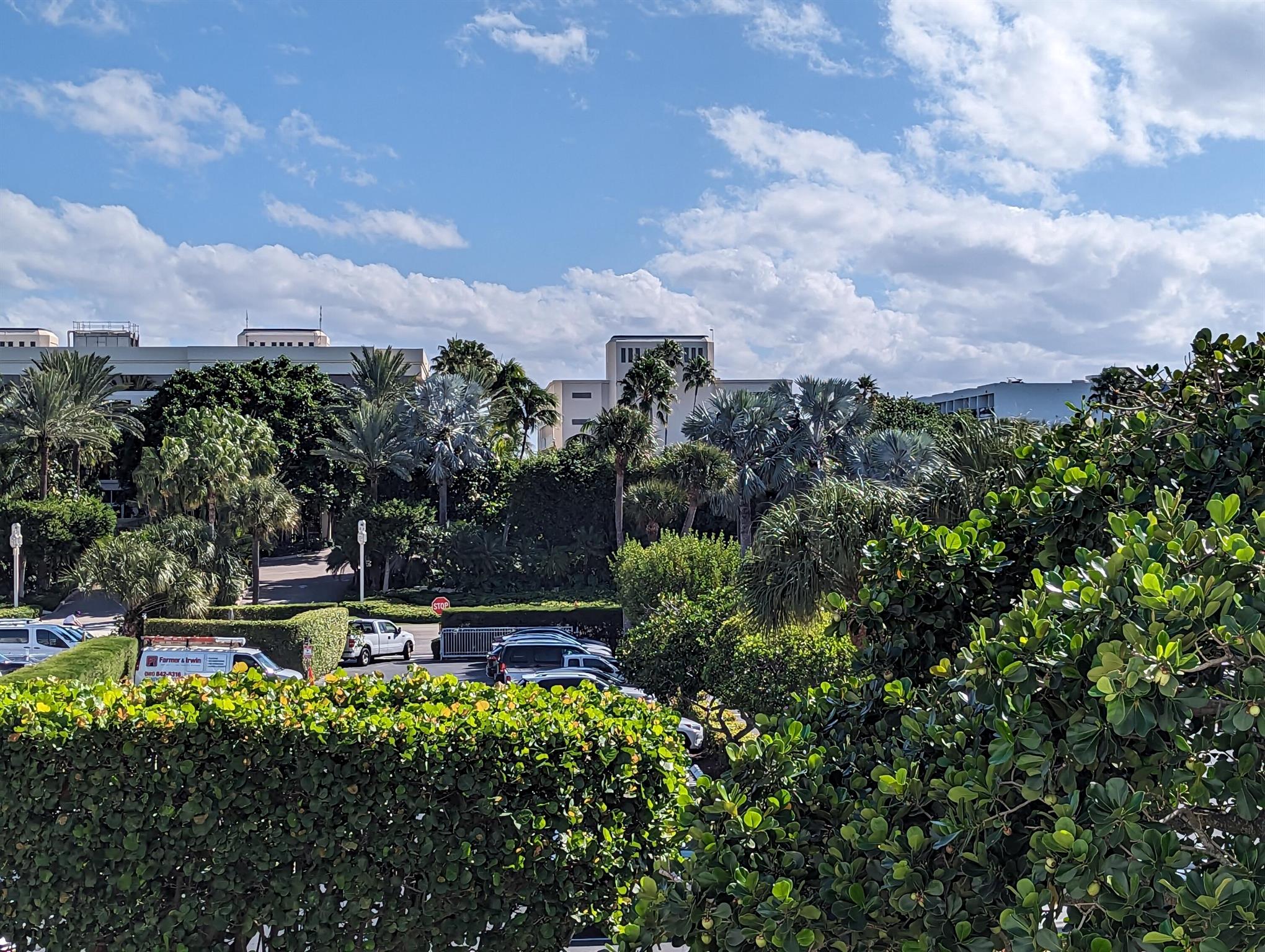 ROYAL SAXON INC - Residential Lease