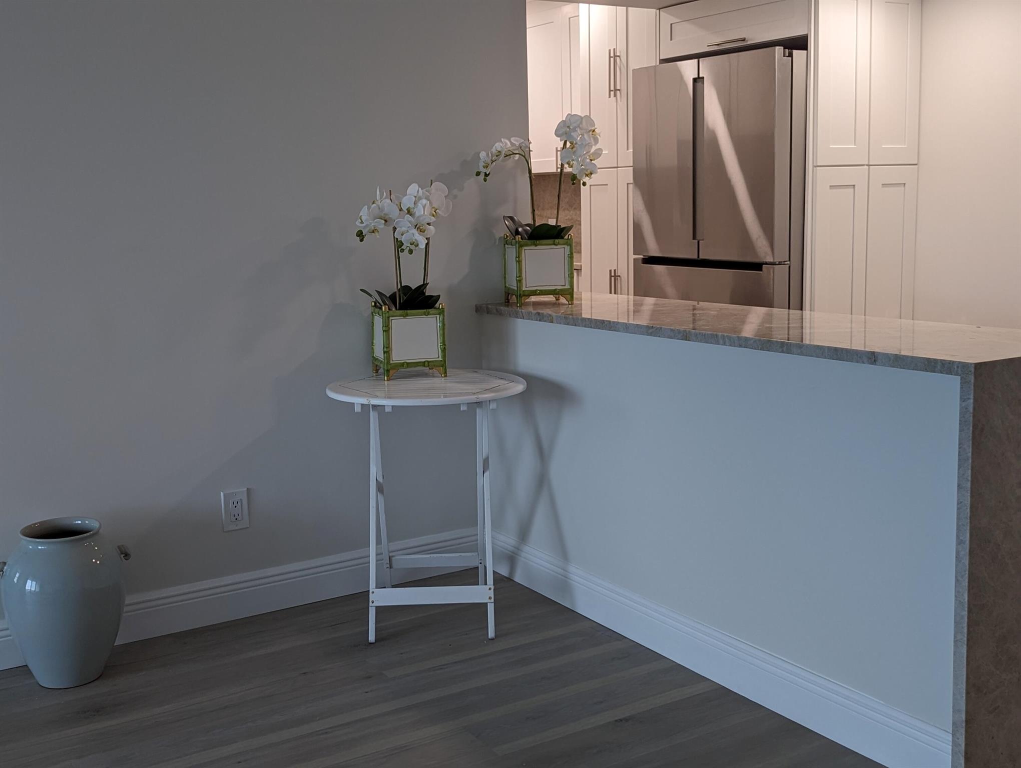 ROYAL SAXON INC - Residential Lease
