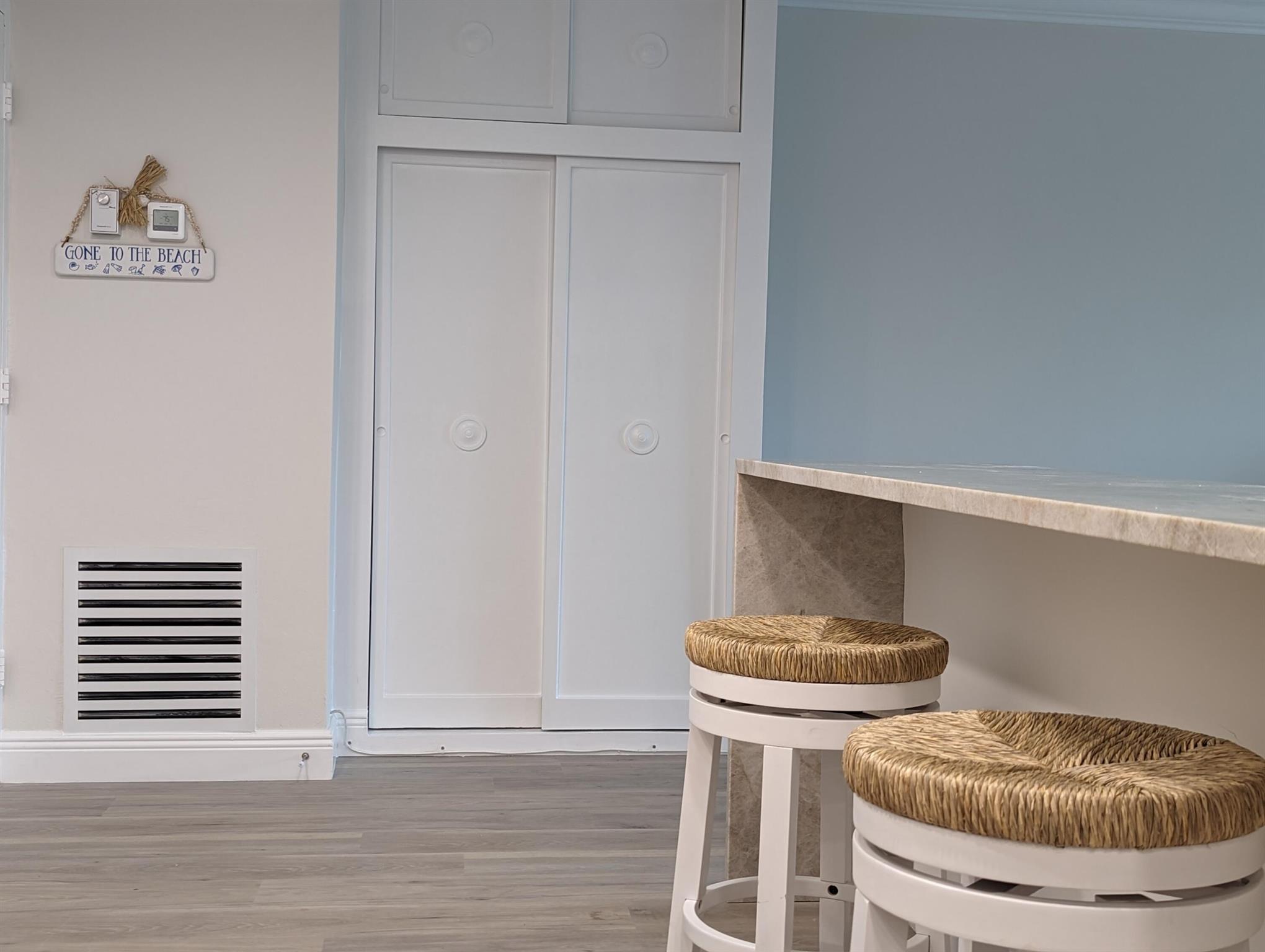 ROYAL SAXON INC - Residential Lease