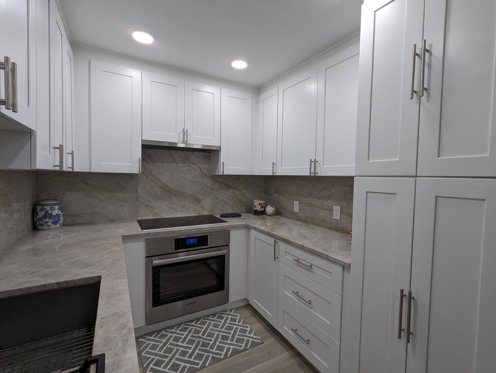ROYAL SAXON INC - Residential Lease