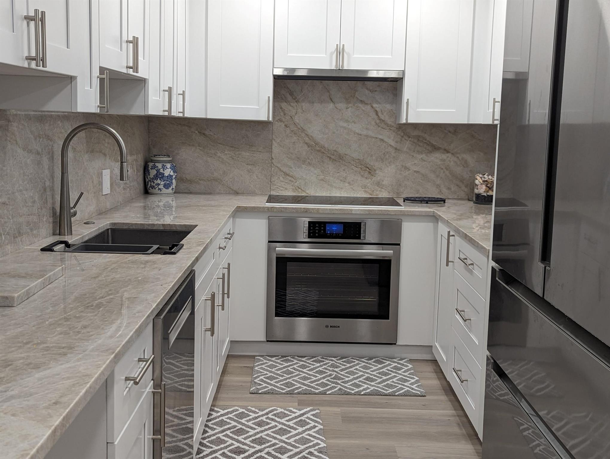 ROYAL SAXON INC - Residential Lease